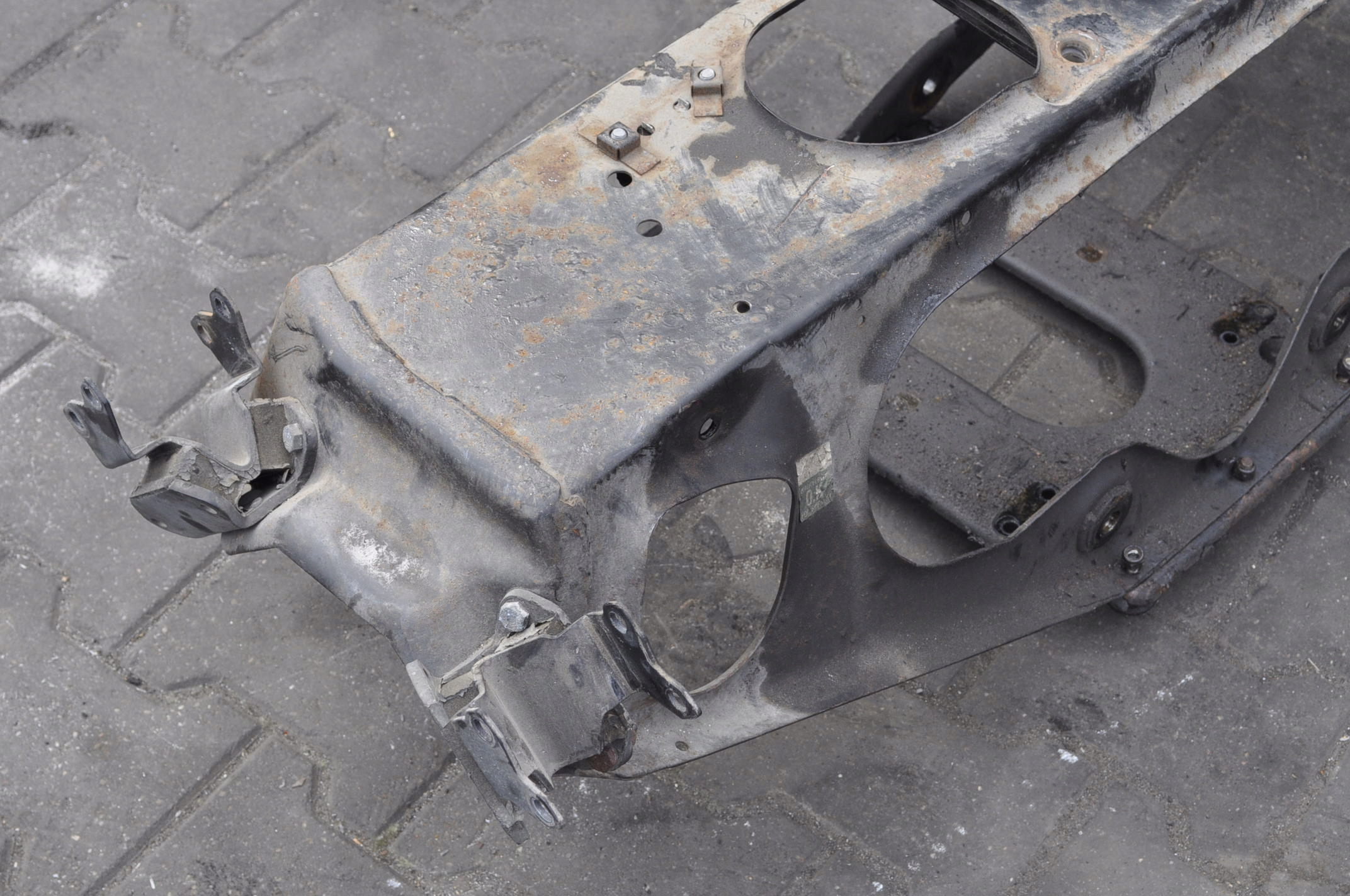 ASTON MARTIN DB7 5.9 SANKI ZAWIESZENIA TYŁ Producent części Aston Martin