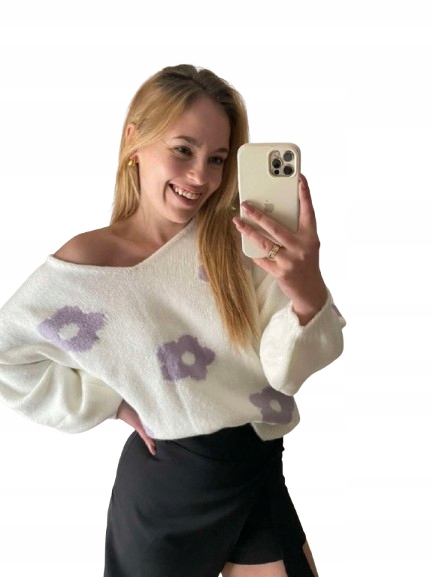 Svetr Flowers Oversize V Bílé/lila Tmc