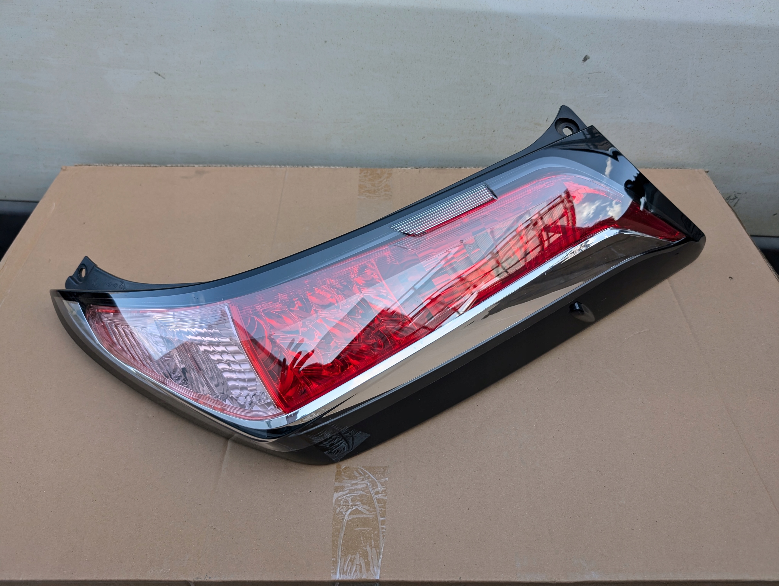 ФАРА ЗАДНЯЯ ЗАД. ПРАВА TOYOTA AYGO II ОРИГИНАЛ EU