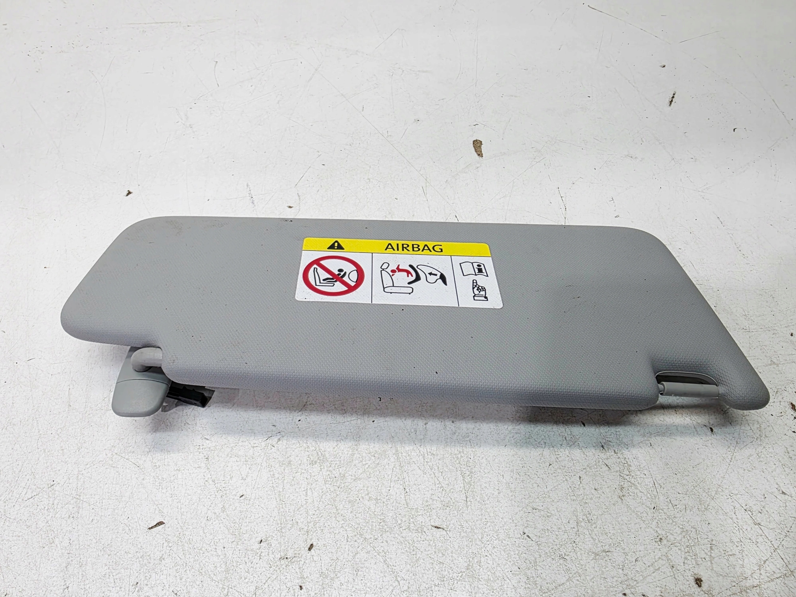 Blende Abdeckung PRZECIWSLONECZNA links AUDI A4 B9 A5 8W0857551AD EA7