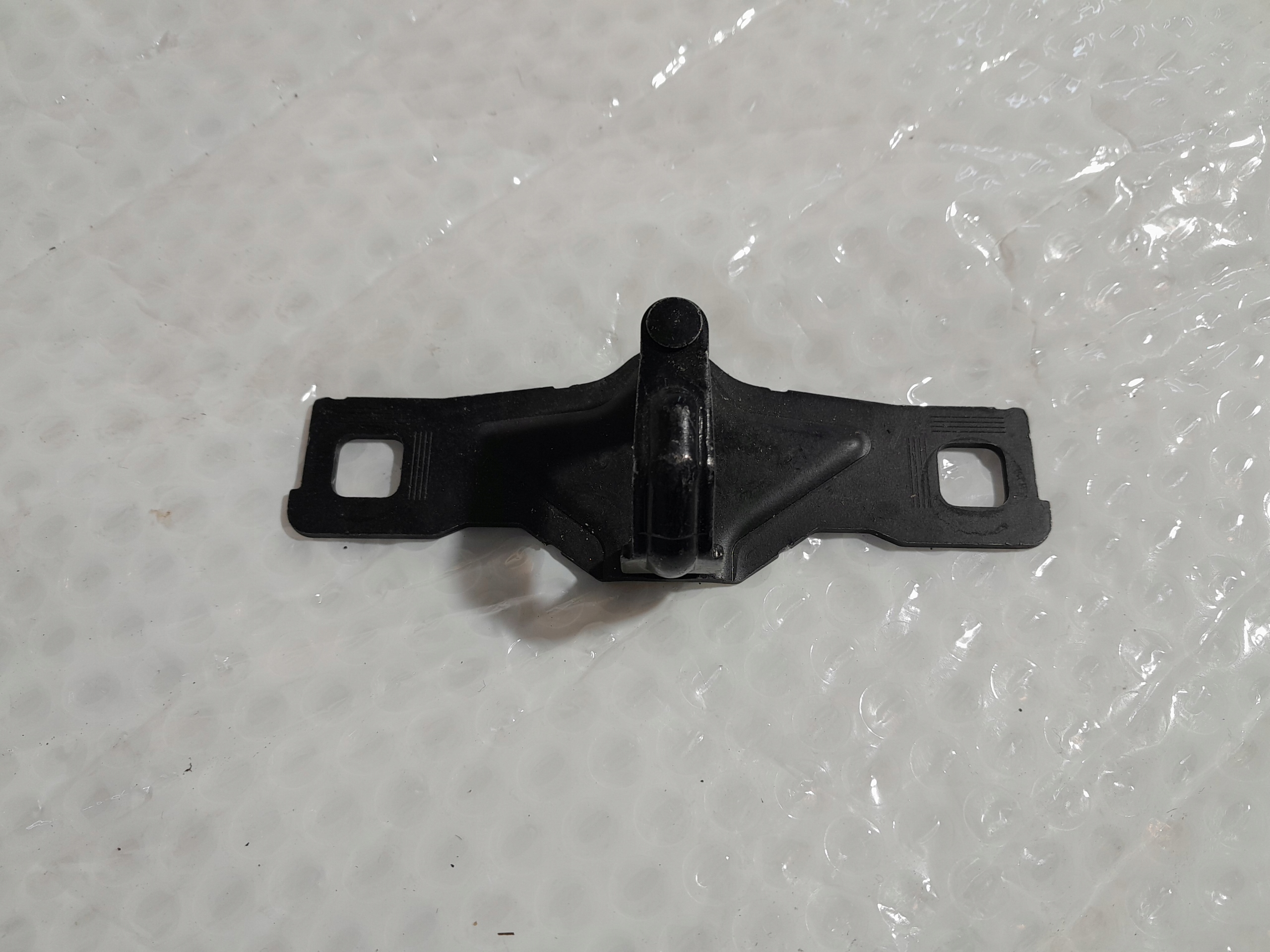 AUDI A4 B9 RYGIEL ZAMKA TYLNEJ KLAPY 8W5827507