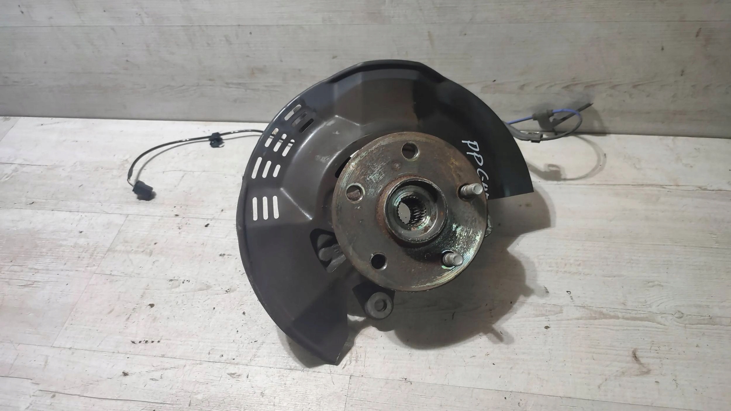 Toyota C-HR and 2019 front side right swing wheels