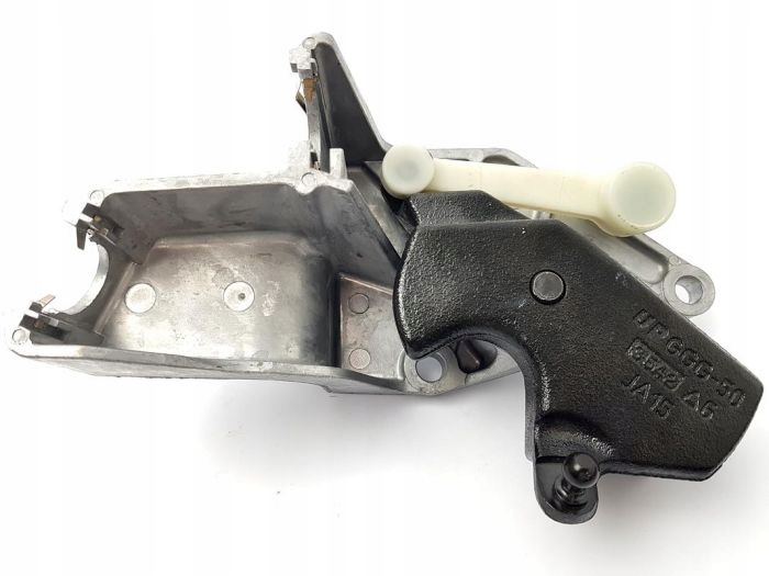 243780 - FITTING THE SHIFT CABLE BRACKET PEUGEOT 307
