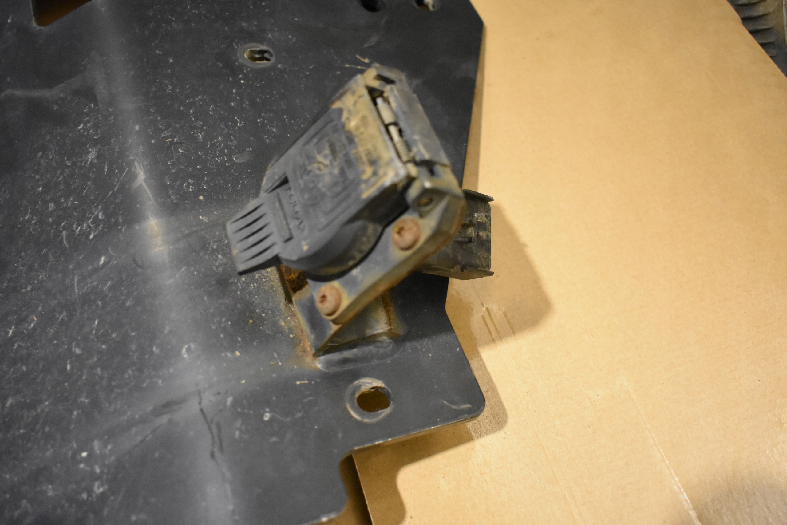 IDEALNA Blende Abdeckung Behälter MERCEDES W463 1