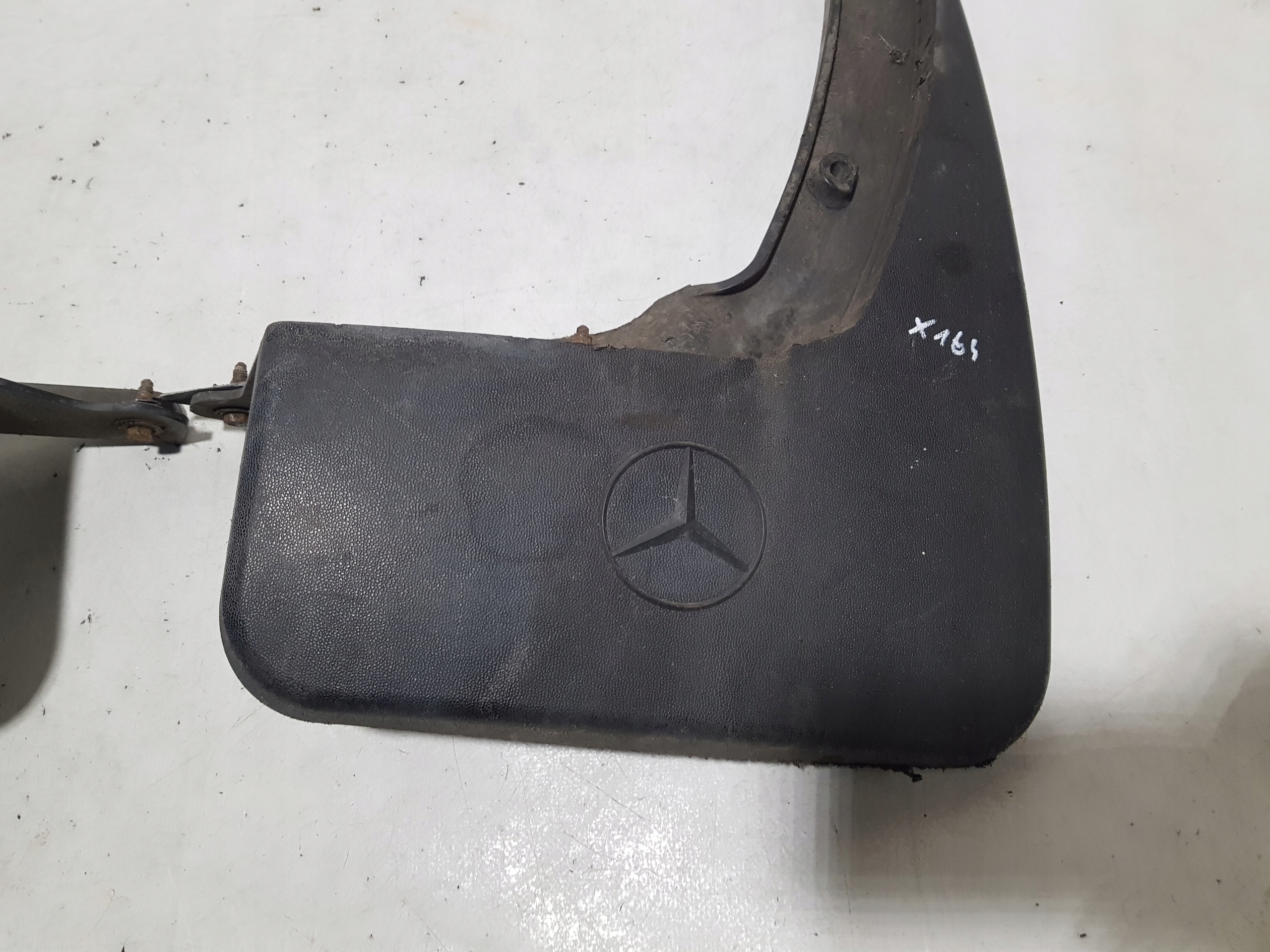 Bavette pare boue Aile MERCEDES GL X164