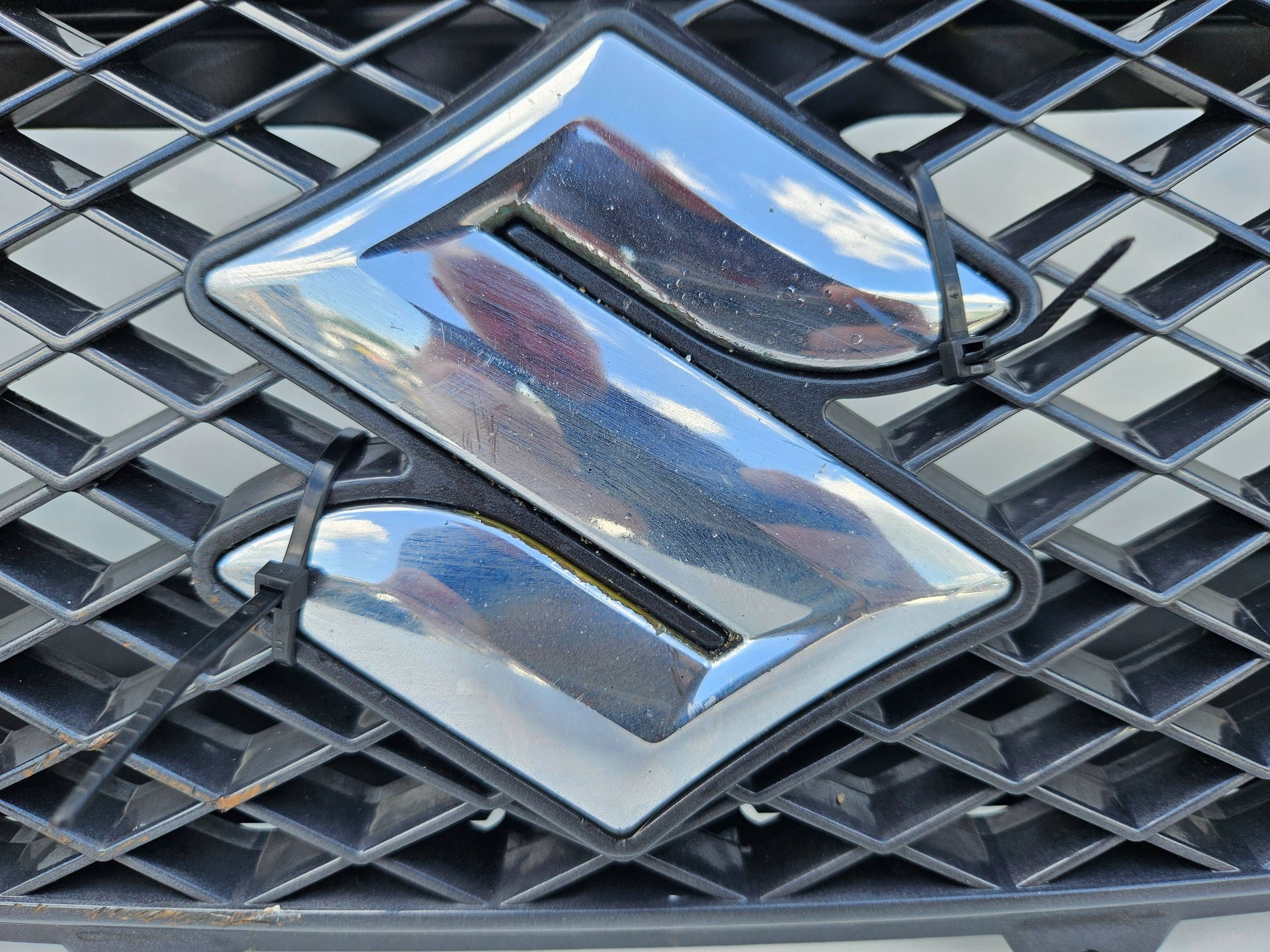 Suzuki Grand Vitara II 2 grill front bumper grille front