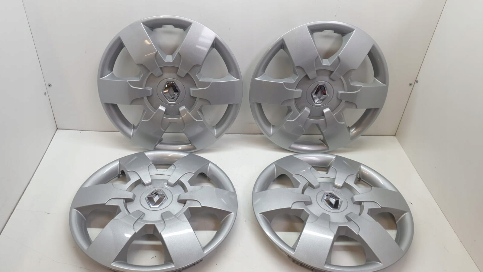 Puklice 16'' Renault Master III Komplet Nové