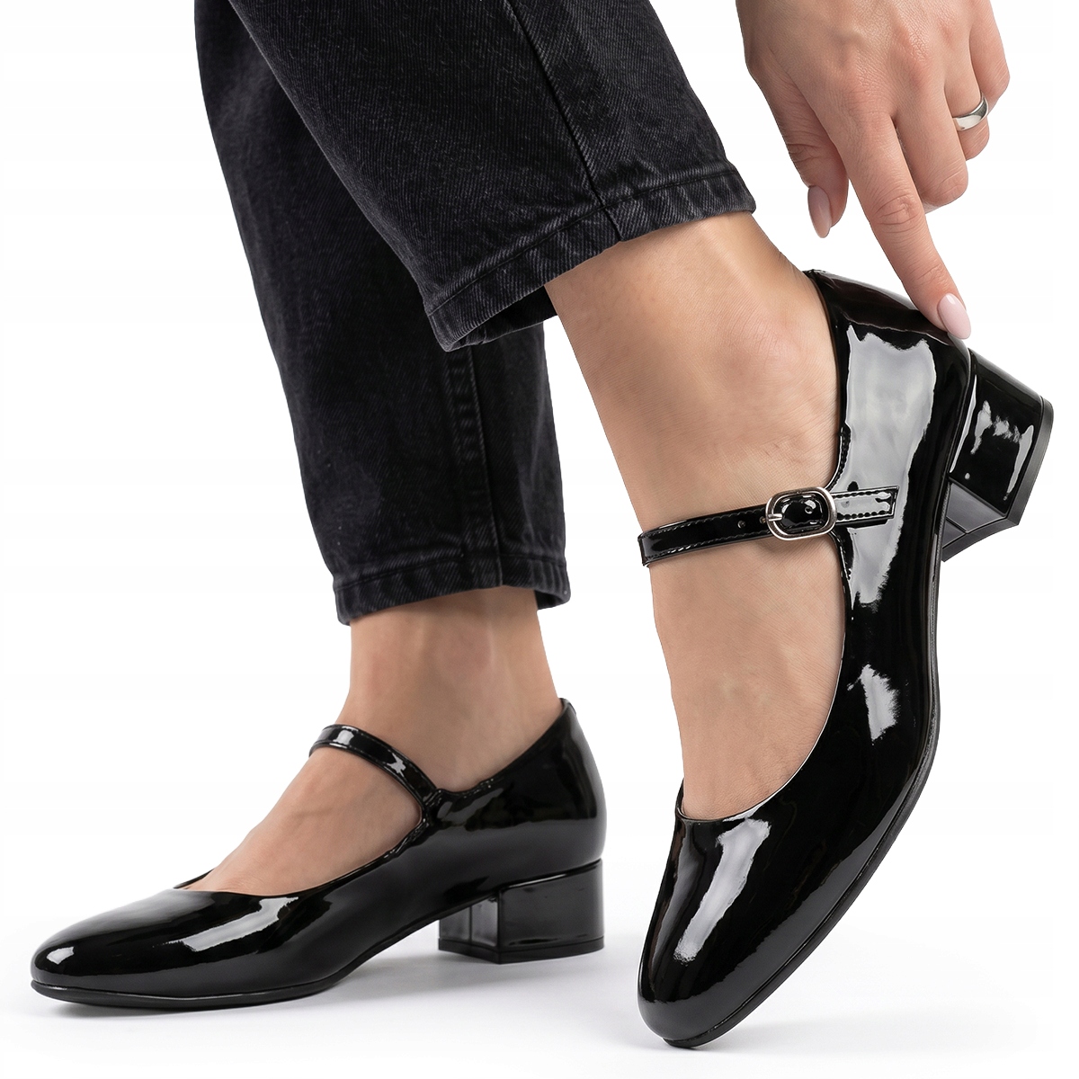 Boty s páskem z kůže, elegantní podpatky, Lakované, pohodlné Wojtyłko 39