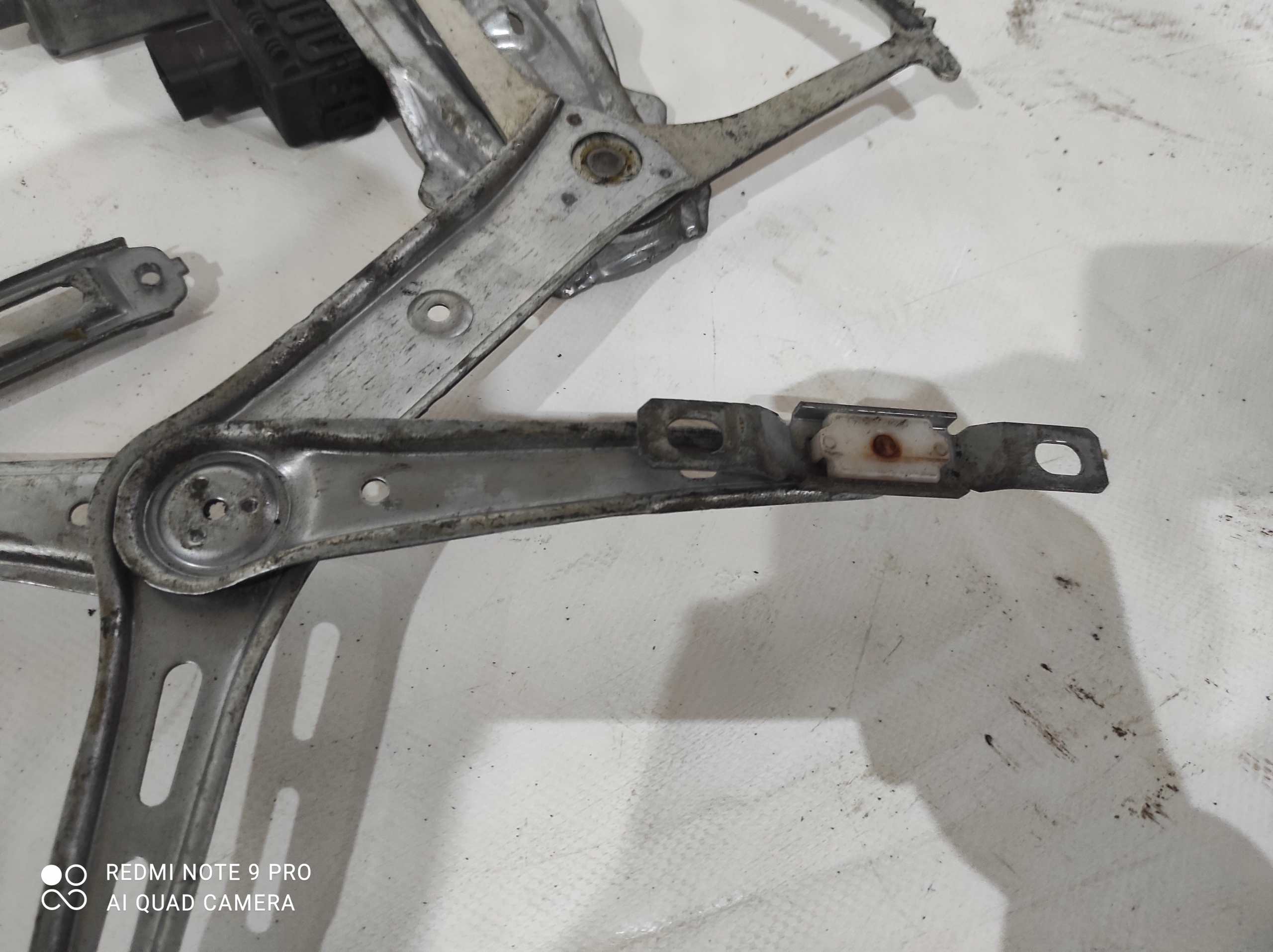 window regulator front left OPEL ASTRA II 5D
