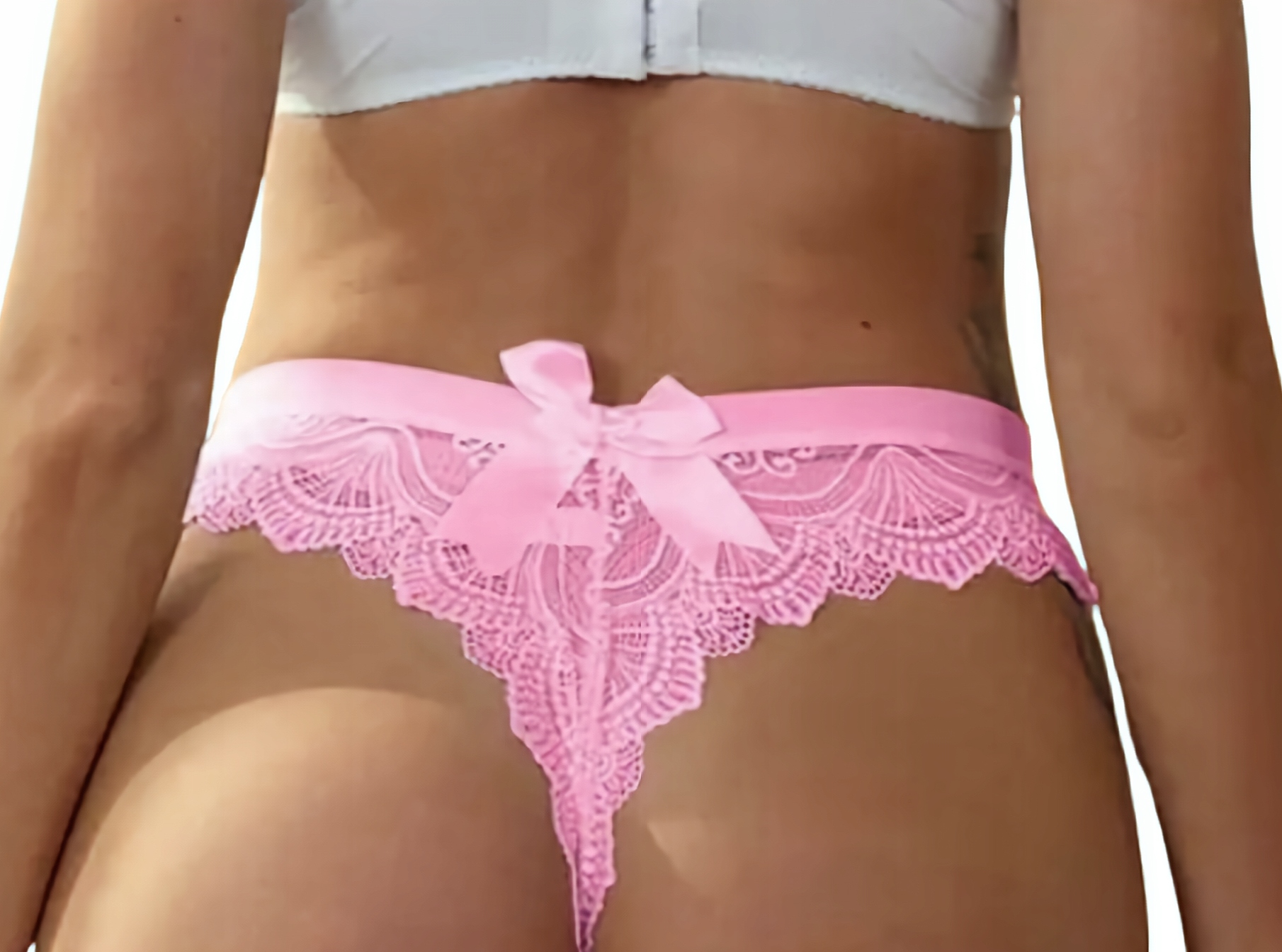 ЧУВСТВЕННЫЕ КРУЖЕВНЫЕ ЖЕНСКИЕ СТРИНГИ С БАНТОМ