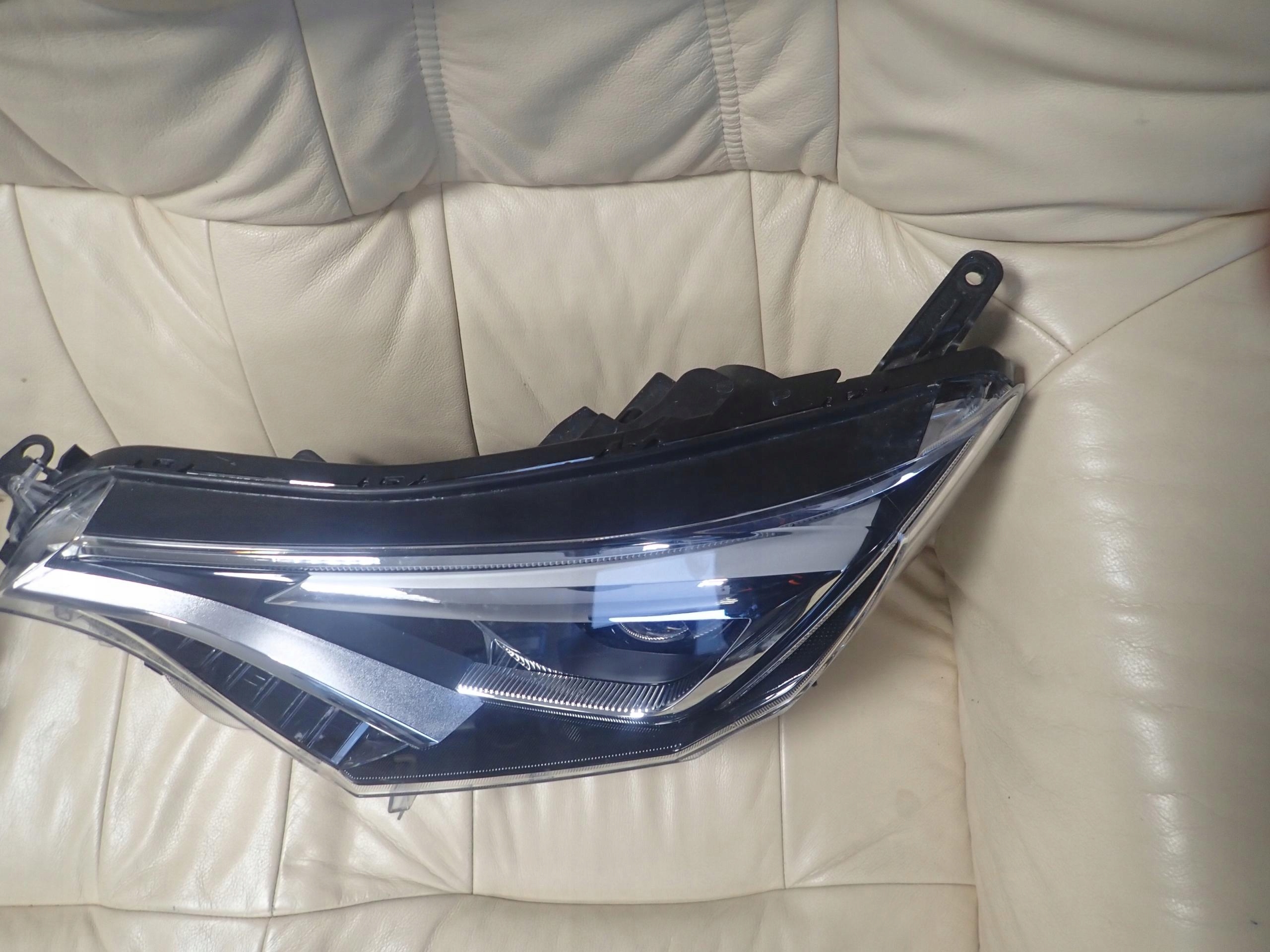TOYOTA RAV4 IV LIFT 15-> light left front LED