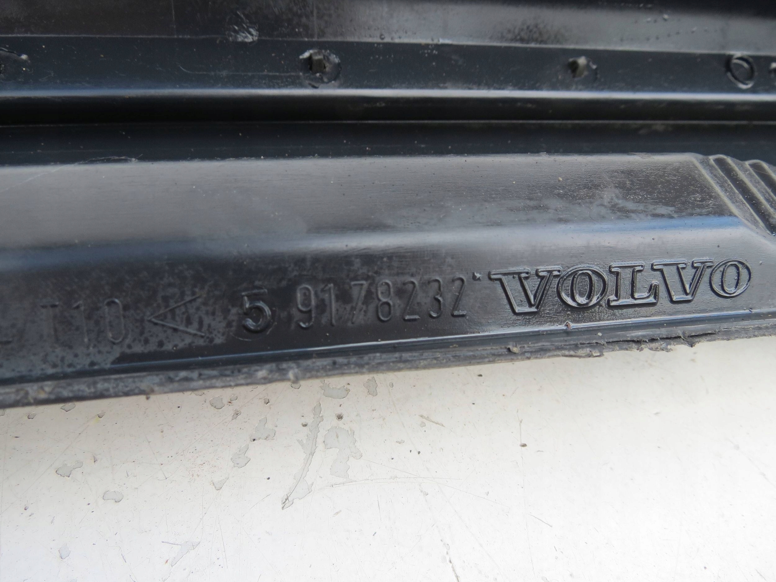 moulding threshold right VOLVO S60 and 2.4 B 140KM R5 2001r 9178232
