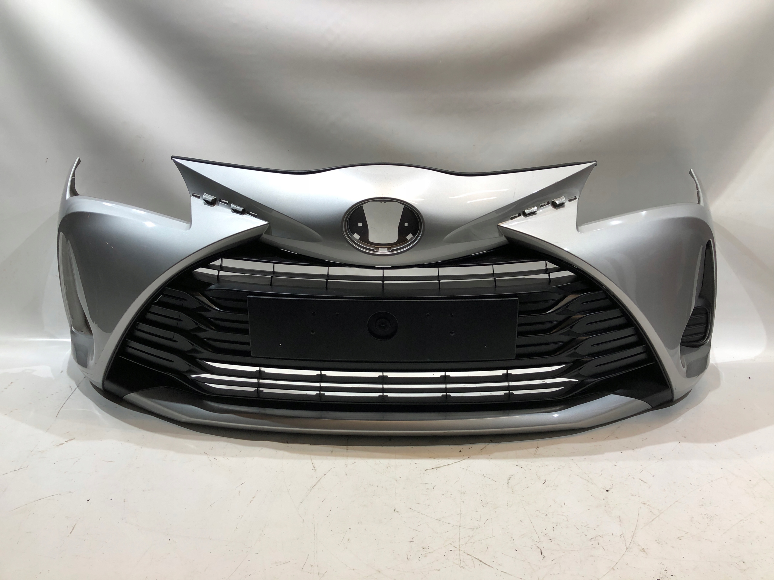 ZDERZAK PRZÓD PRZEDNI TOYOTA YARIS III 3 LIFT 52119-0DA40 , ( 12125 ...