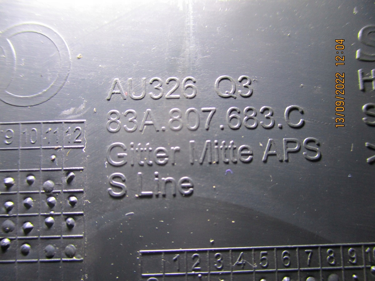 центральная решетка радиатора Audi Q3 83A 2018r- s-line