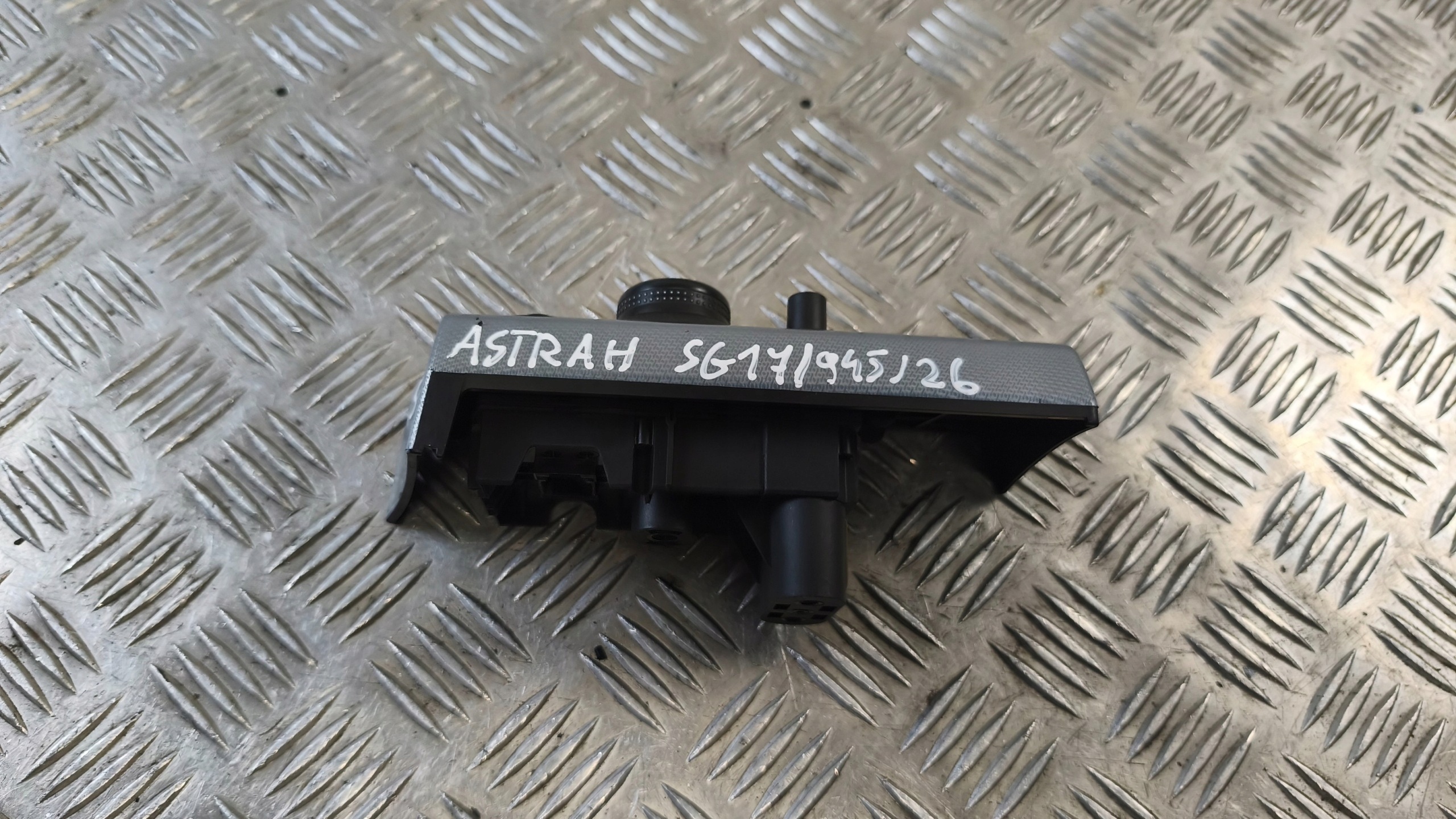 OPEL ASTRA H 2005r switch switch of the lights 13100136