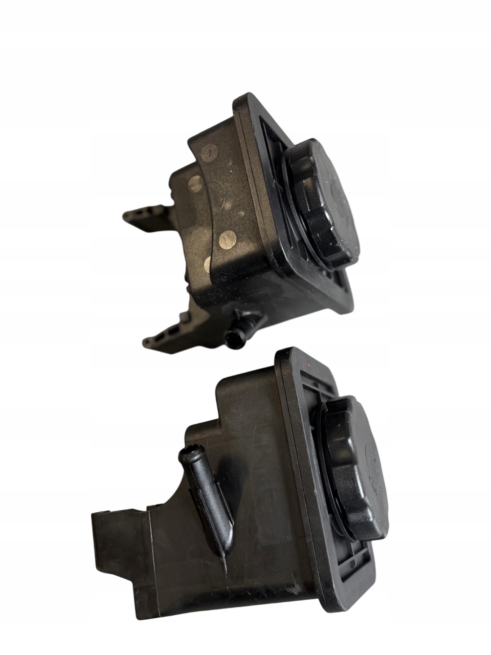 nádržka nadrzka POMPY BMW 7 E38, E65, E66, X5 E53, X3 E83, 5 E60