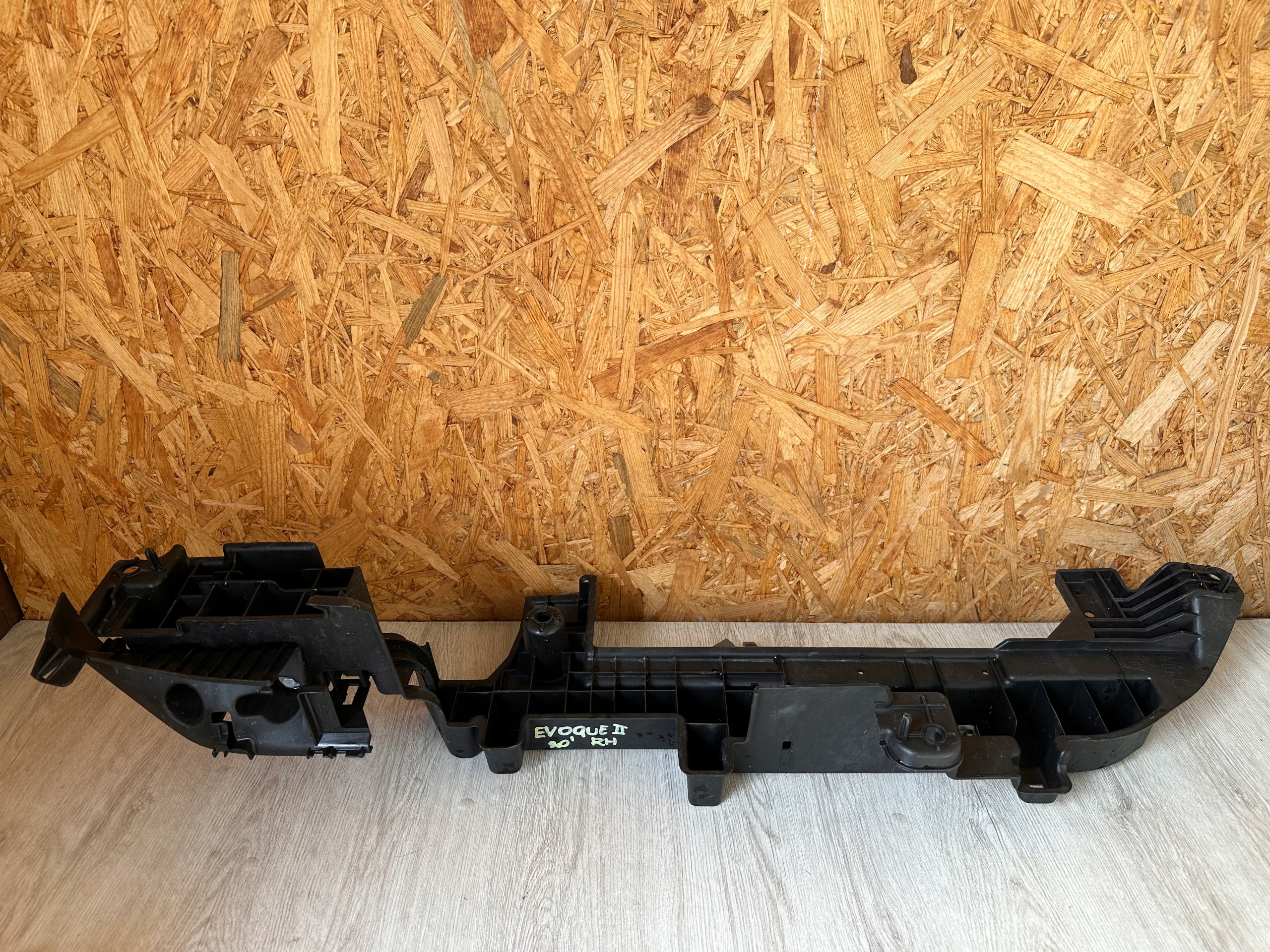 BUMPER BRACKET RIGHT REAR PART JAGUAR F-PACE