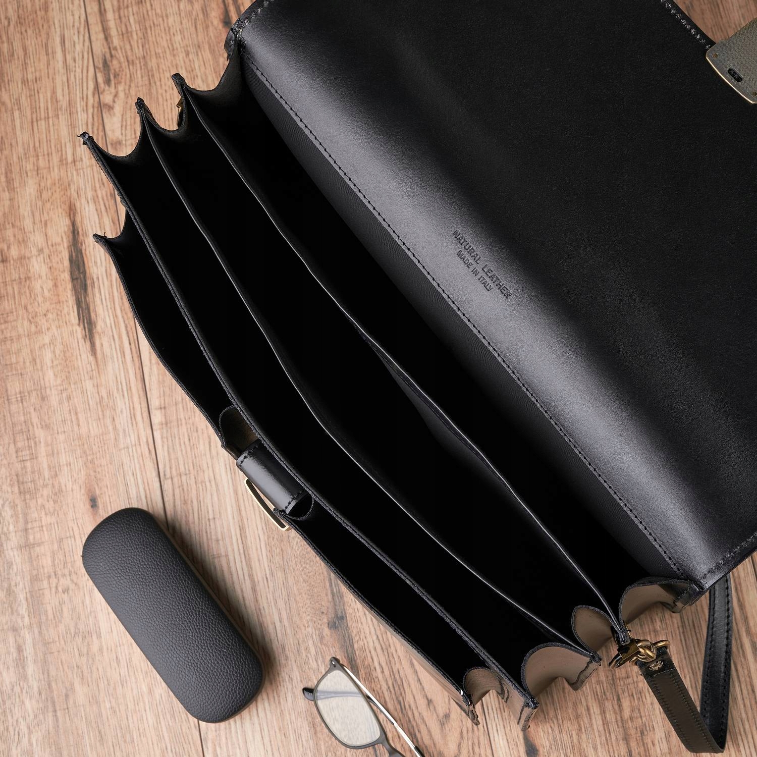 Zestaw prezentowy dla panów: Skórzana teczka + saszetka do ręki PREZENT Liczba kieszeni 3