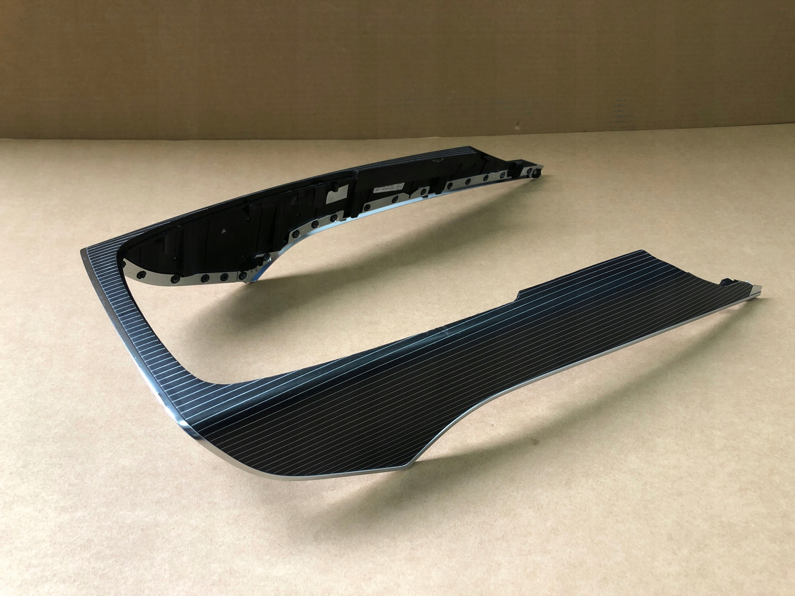 4G0864261AA - AUDI A6 A7 4g планка декор тунель BEAUFORT