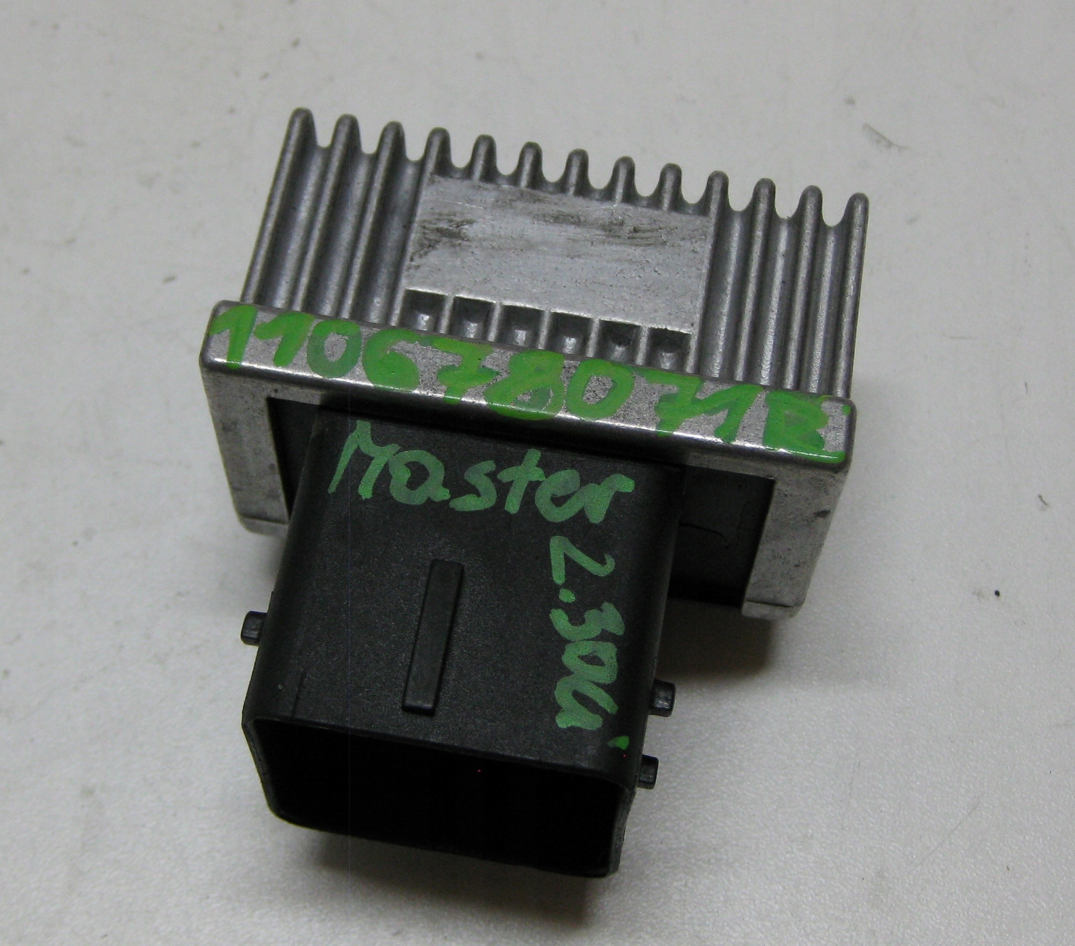 RENAULT MASTER III relay plugs ZAROWYCH 110678071R