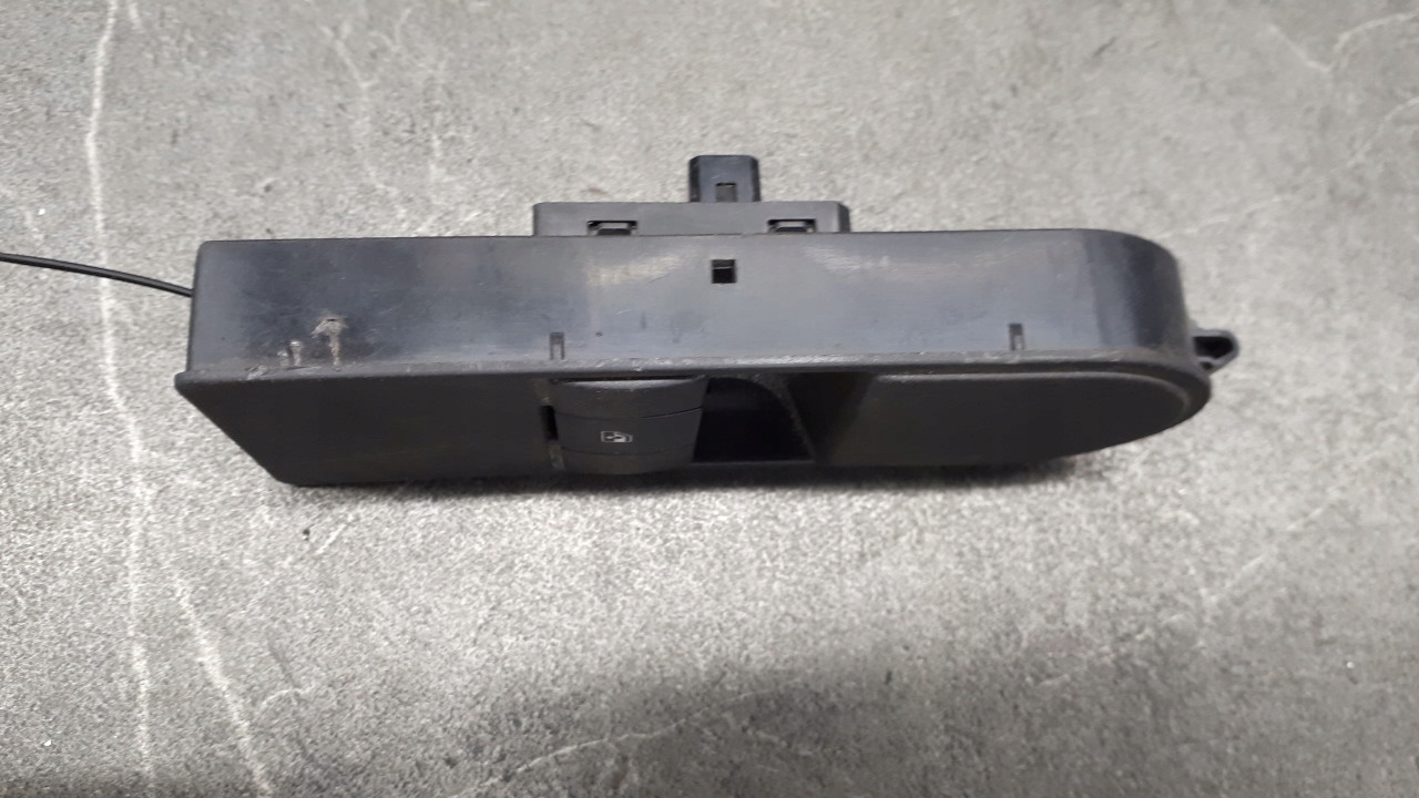 13228709 switch windows right astra H