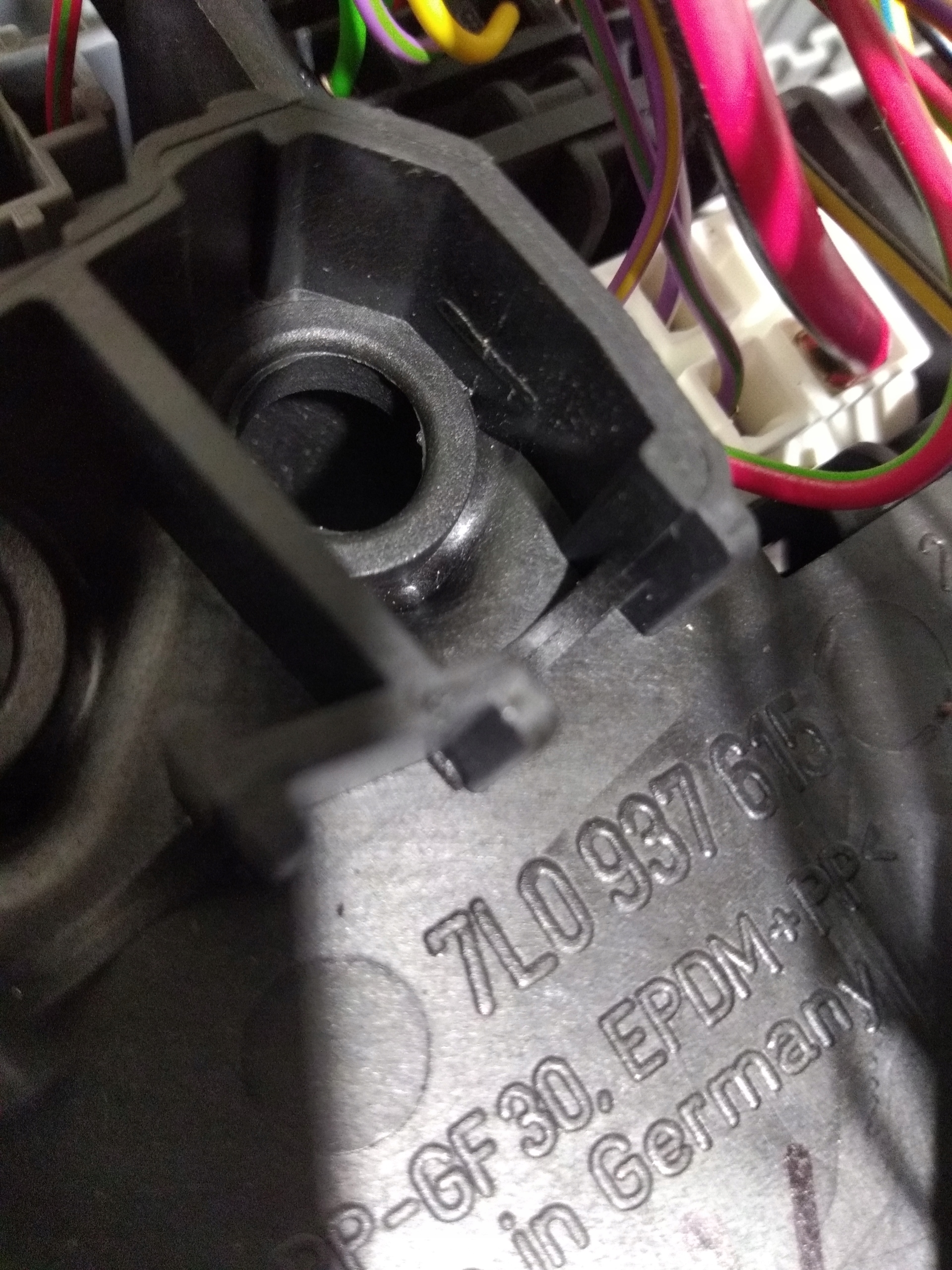 AUDI Q7 3.0TDI Module fusibles 7L0937615H