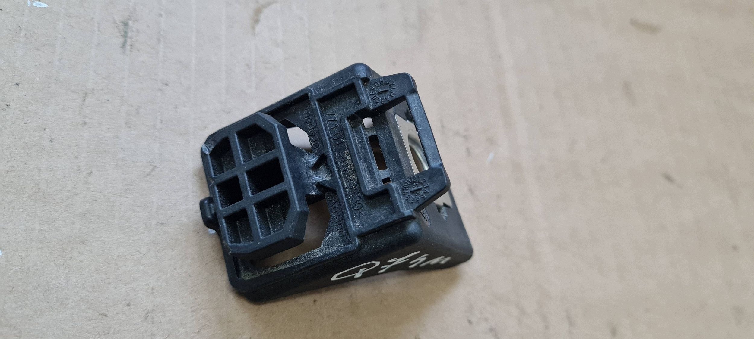 Q7 4M bracket holder lights REFLEKTORA front Q8 4M SQ8 SQ7 4M0941453