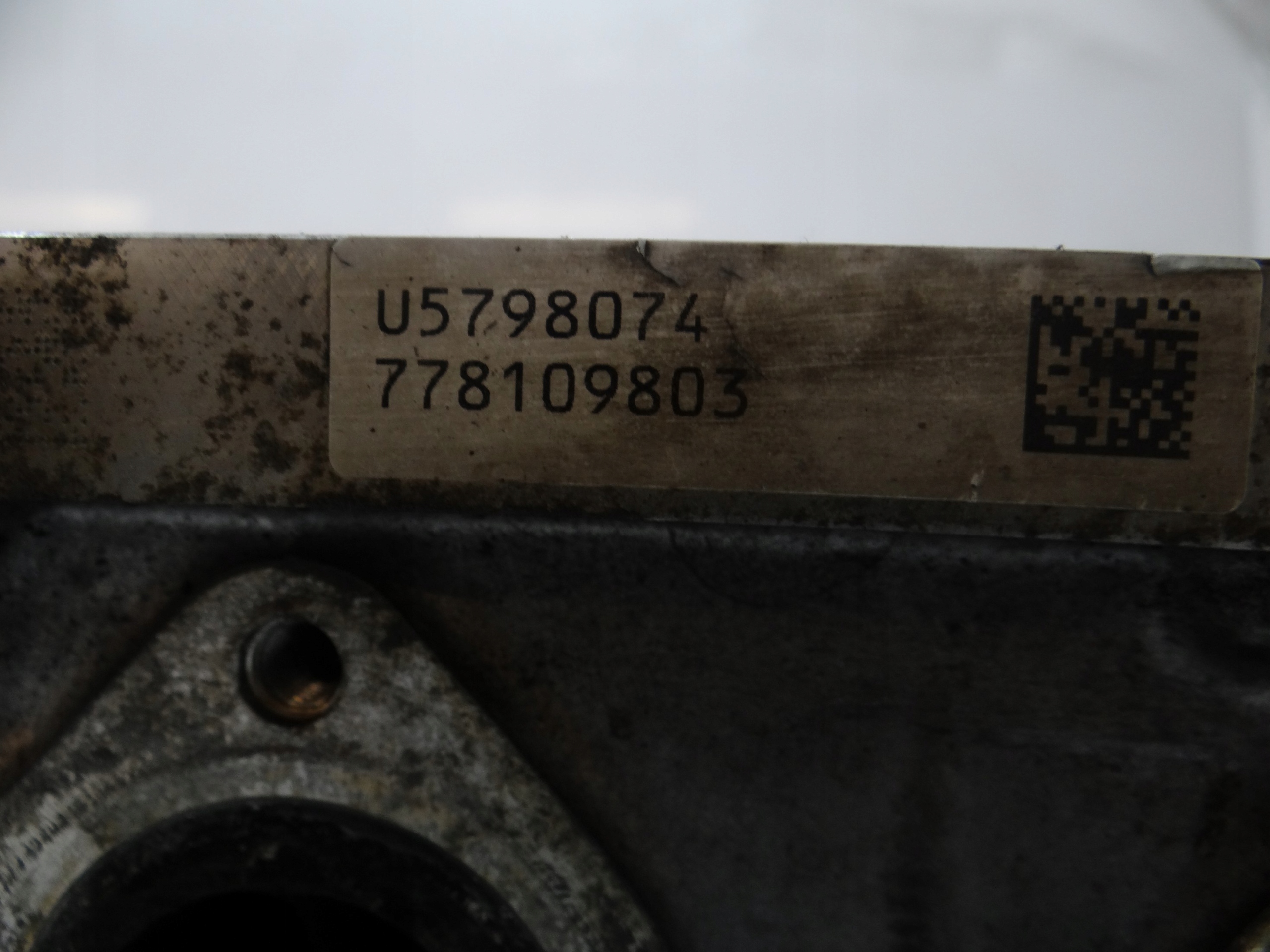 head. BMW E60 N47D20A OE 7797678