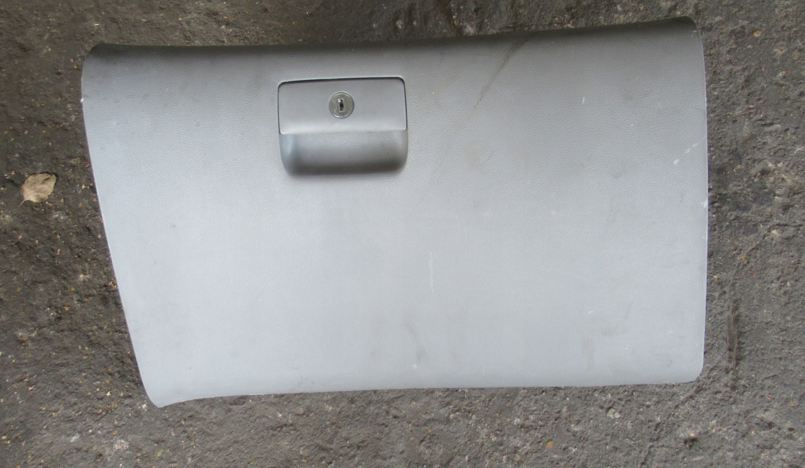 KIA CARNIVAL II 07R Handschuhfach