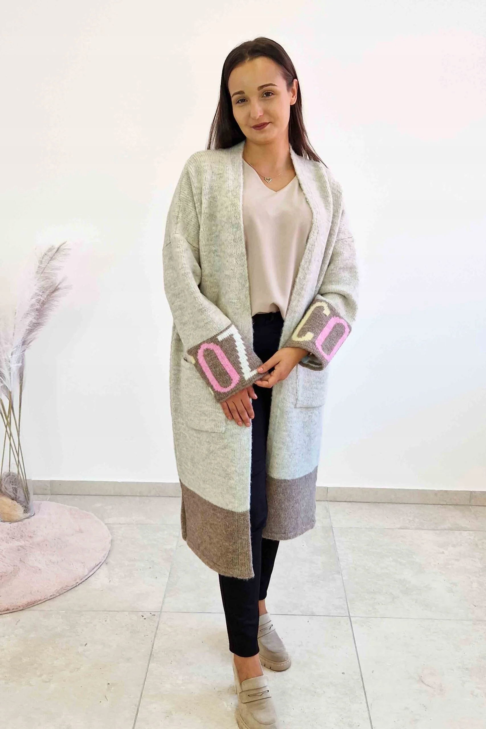 Teplý dlouhý dámský kardigan s kapsami, popelavý, Uni