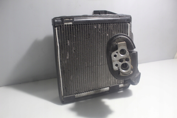 PAROWNIK ZAWÓR ROZPRĘŻNY KLIMATYZACJI PASSAT B7