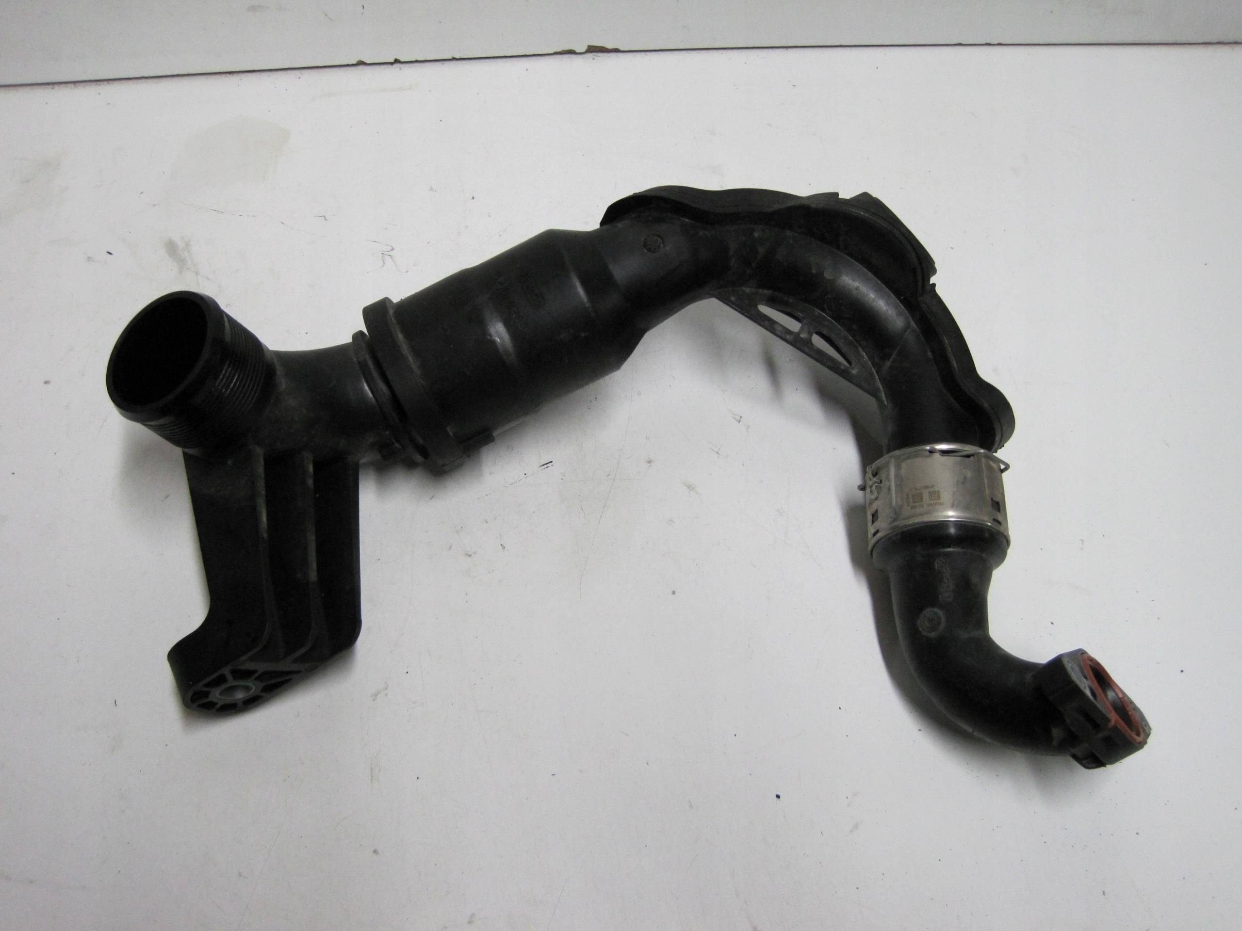 pipe hose Ford L1B1-6F072-AA