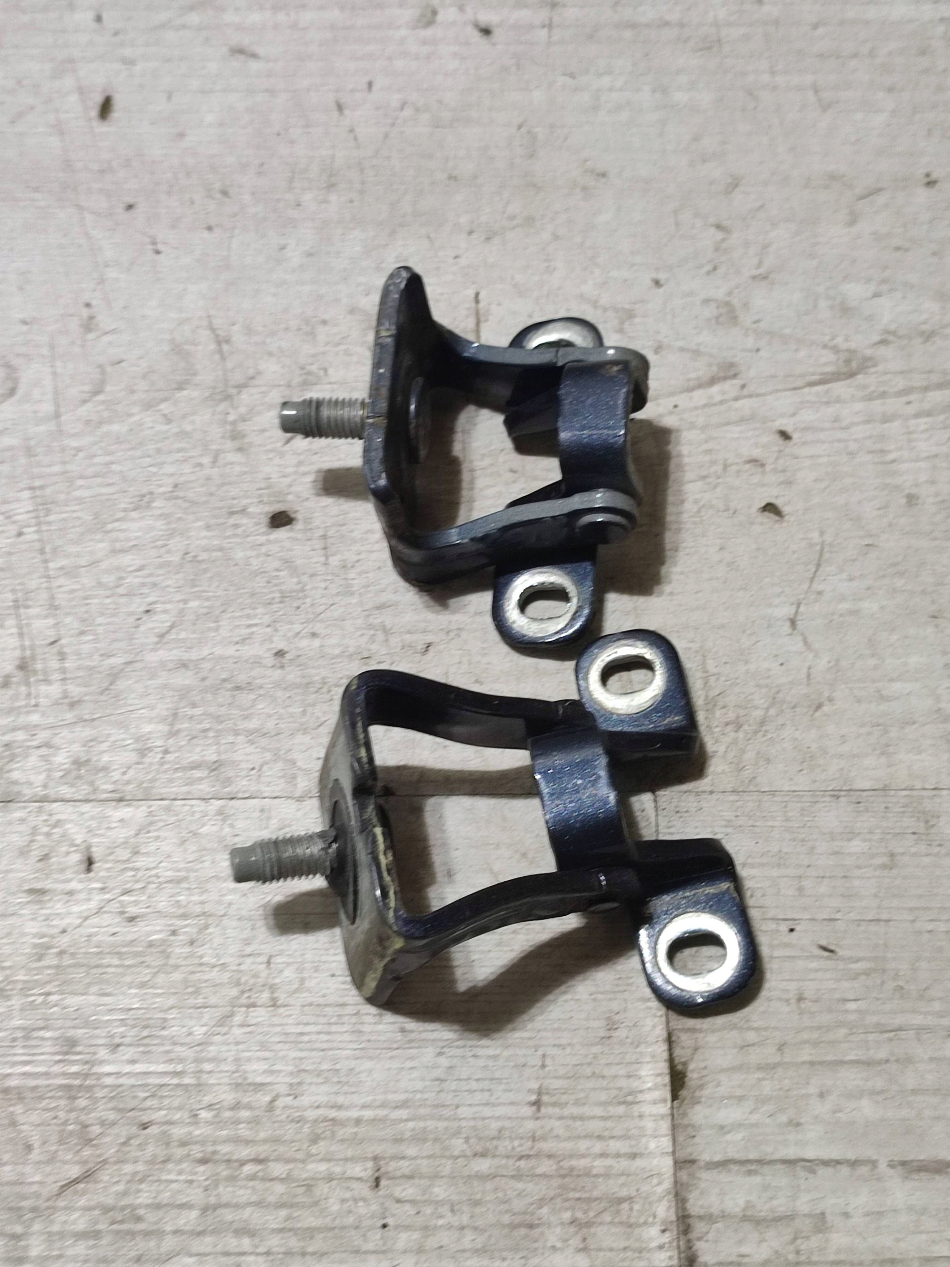 Seat Arona 2019 hinge of rear bonnet boot