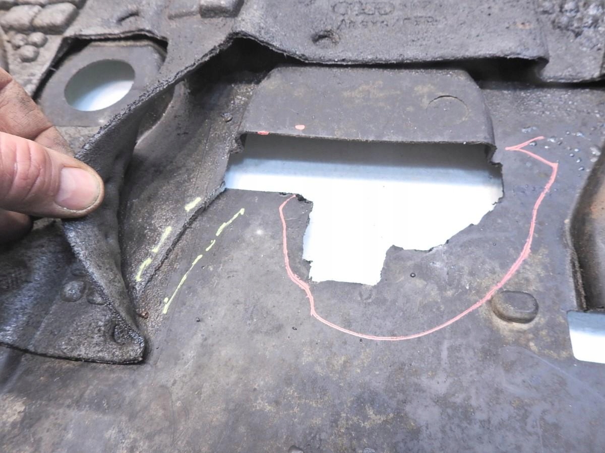 PŁYTA OSŁONA SILNIKA AUDI A6 C6 2.7 TDI 4F0863821E 4F0863821K 4F0863821L Jakość części (zgodnie z GVO) O - oryginał z logo producenta pojazdu (OE)