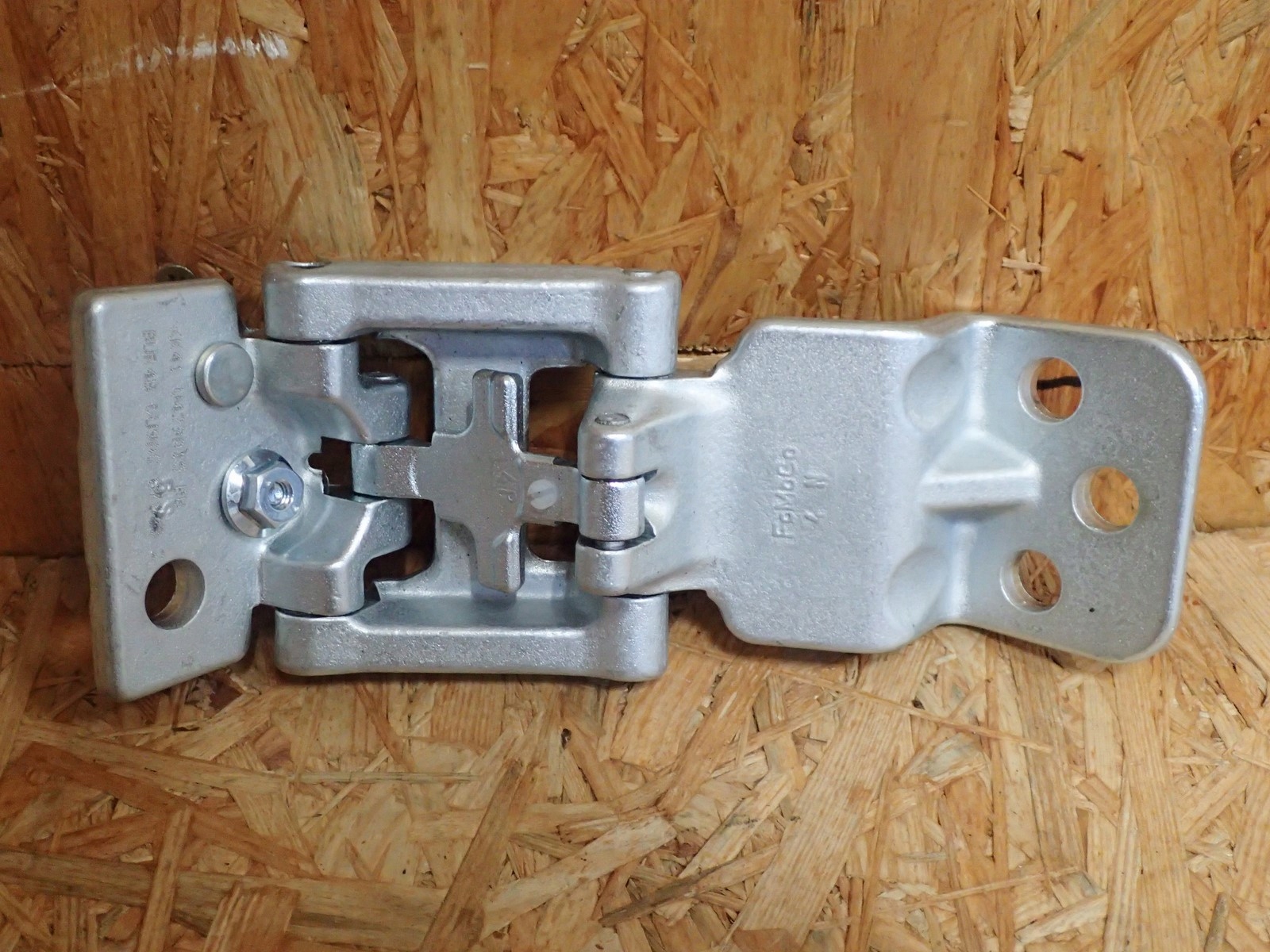 KK41-V429A15-BB - НОВАЯ ПЕТЛЯ ЗАДНЕЙ ДВЕРИ FORD TRANSIT MK8 2013-