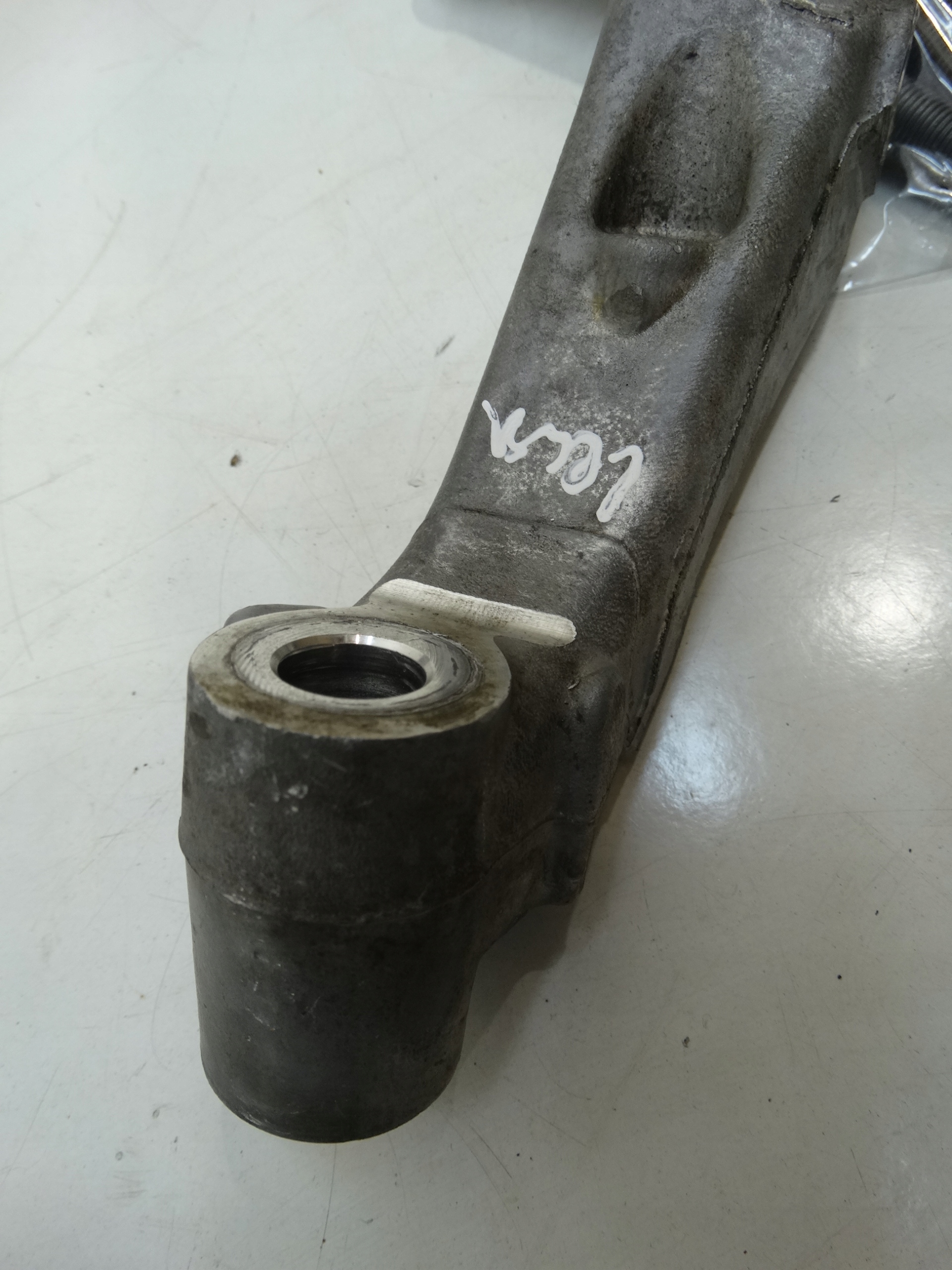 holder console bracket WOZKA left PEUGEOT 3008 II 2021R.