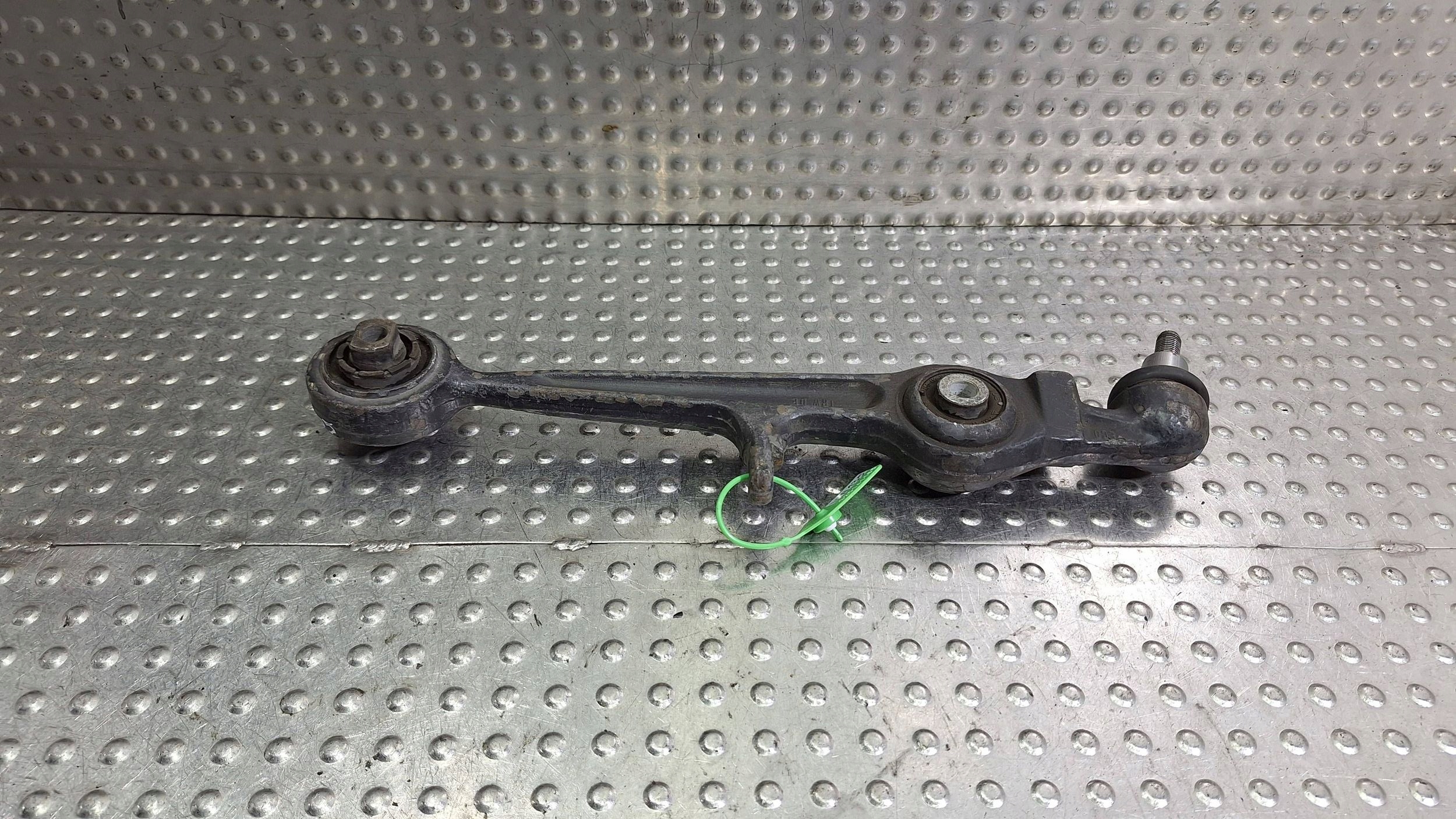 arm left front 4D0407155D VW PASSAT B5 AUDI A4 B5 A8 D2