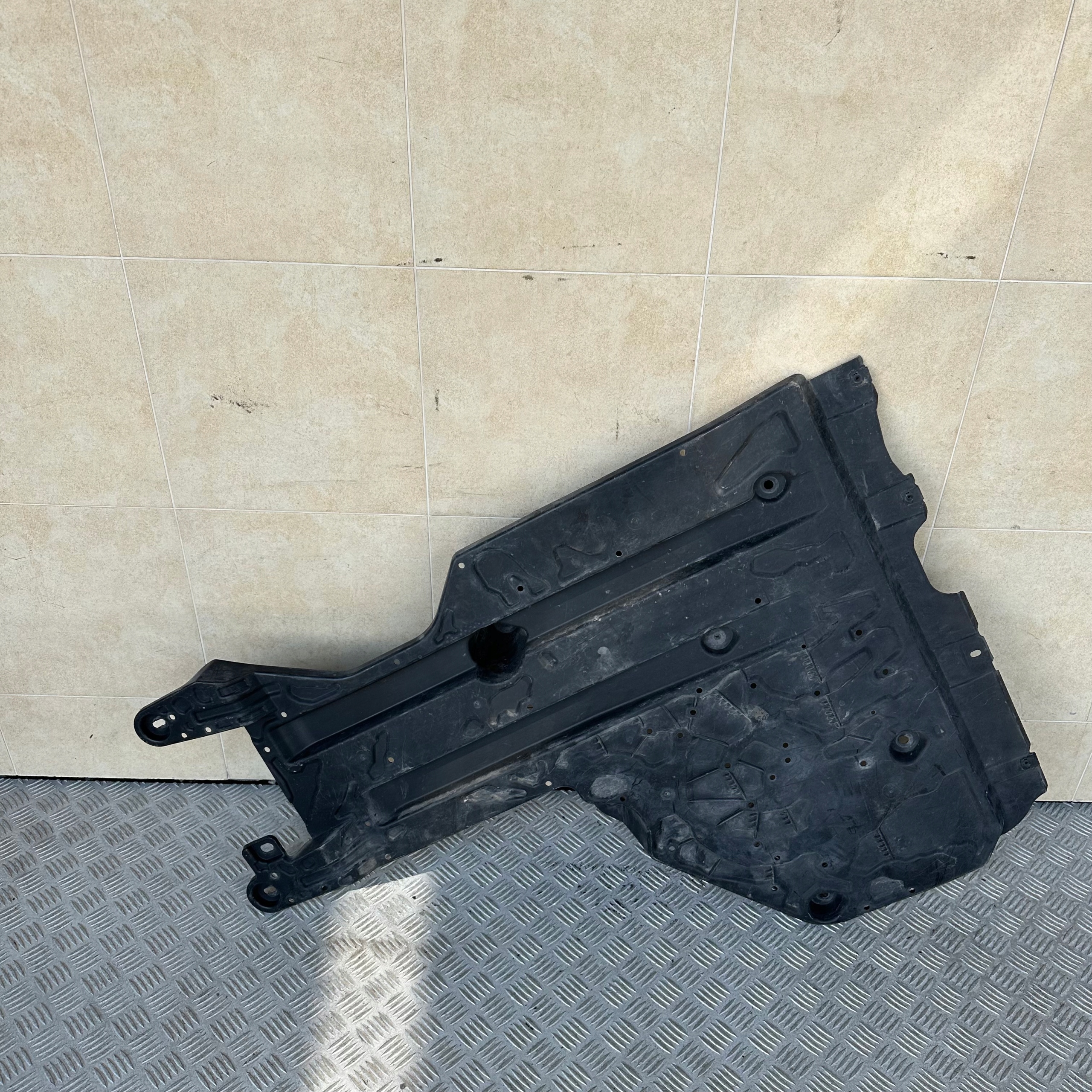 Blende Abdeckung abdeckung Unterfahrschutz CITROEN DS7 9813584080