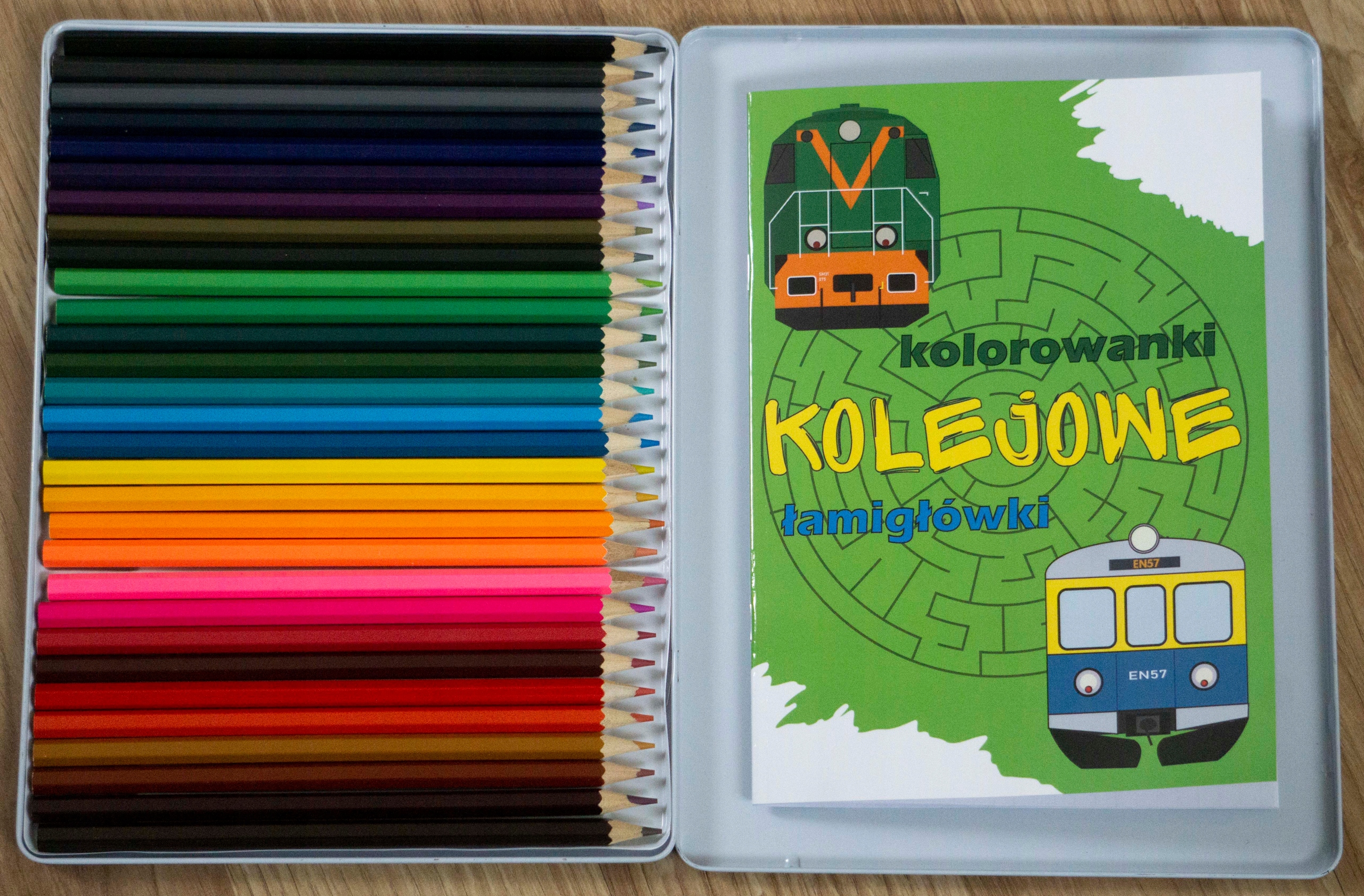 

Kolejowe kolorowanki i łamigłówki kredki 30 szt.