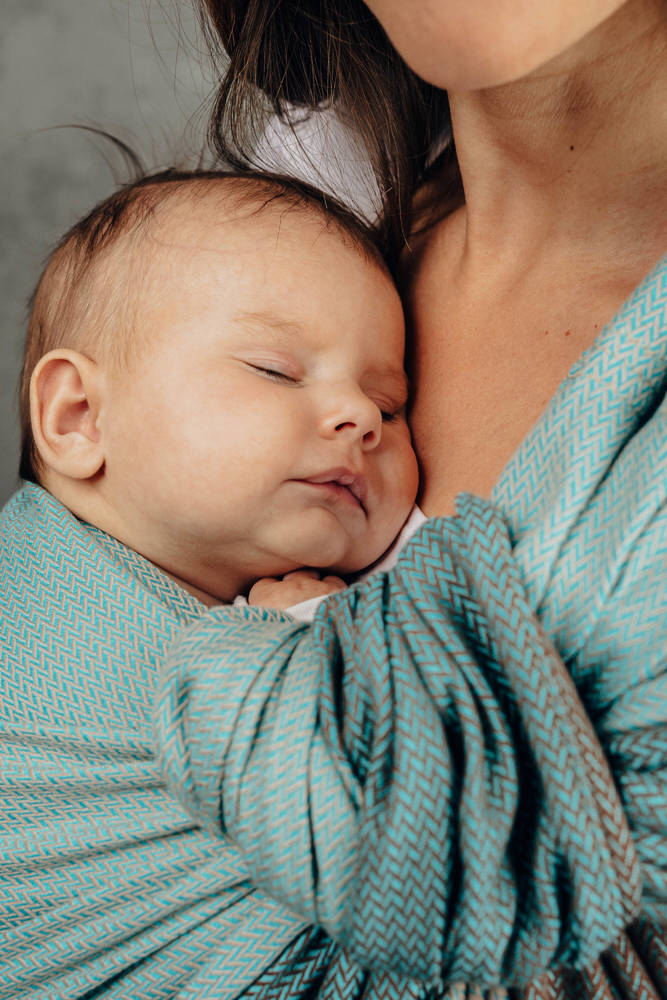 Chusta kółkowa LennyLamb - Mała Jodełka Baby Mint Opcje noszenia Przodem