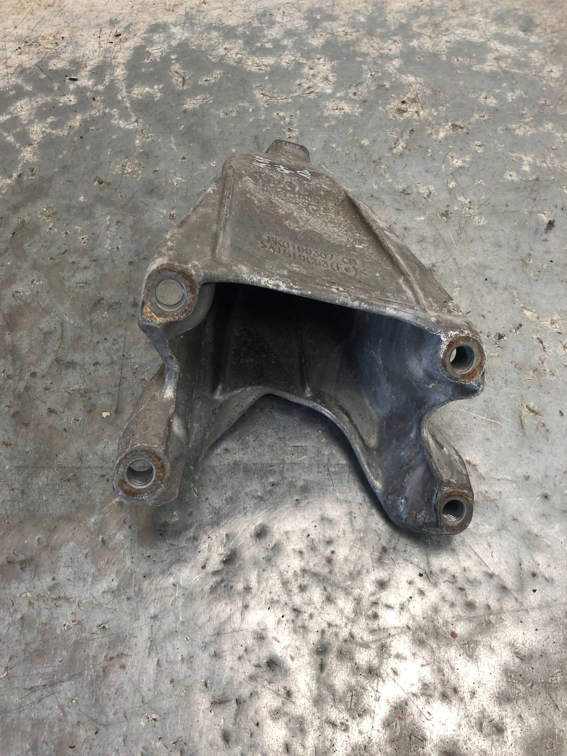 holder engine mount AUDI A4 B8 LIFT 8K0199307CB