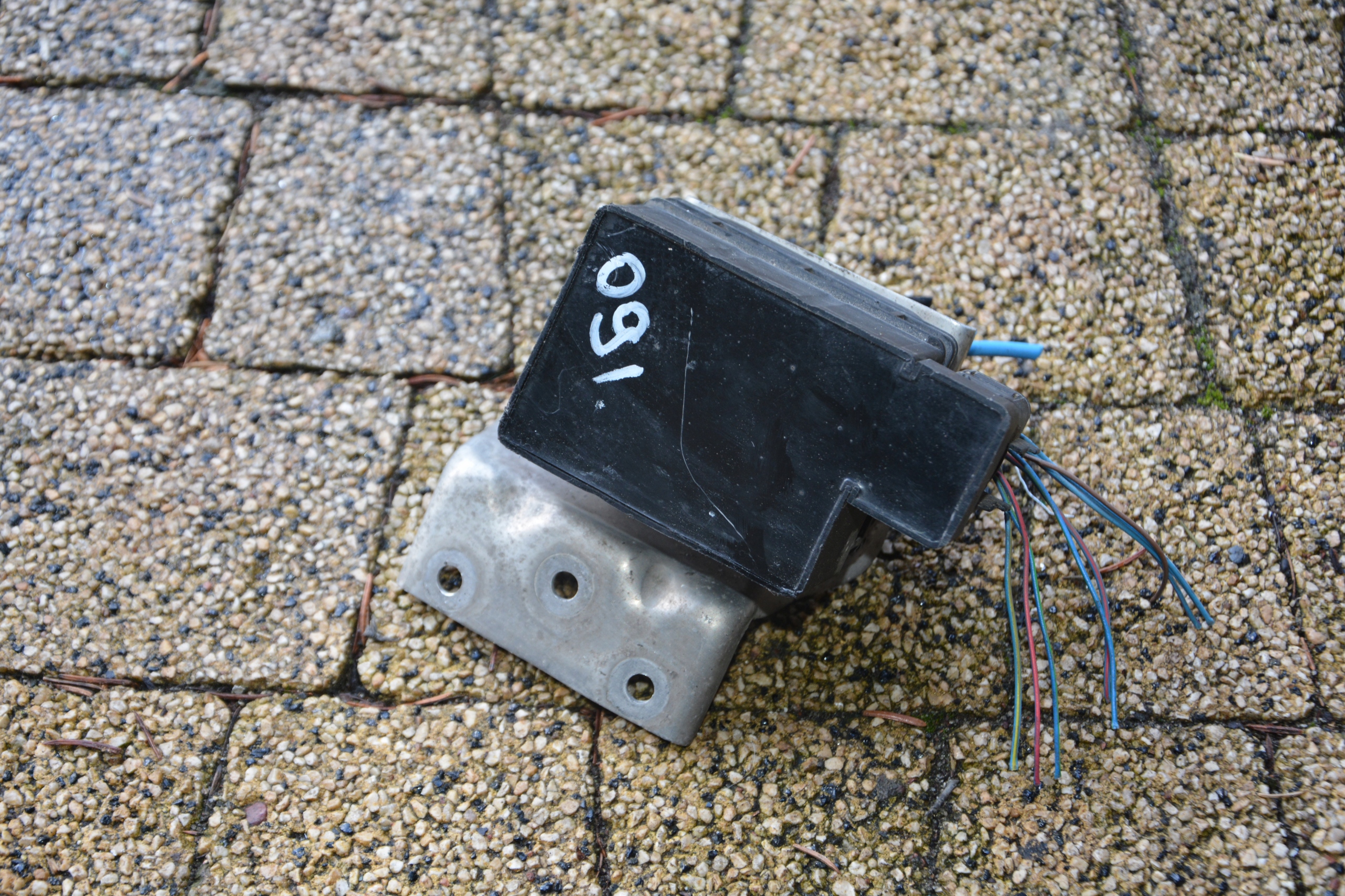 ROZDZIELACZ ZAWIESZENIA PNEUMATYCZNEGO AUDI A8 D3 4E0616014