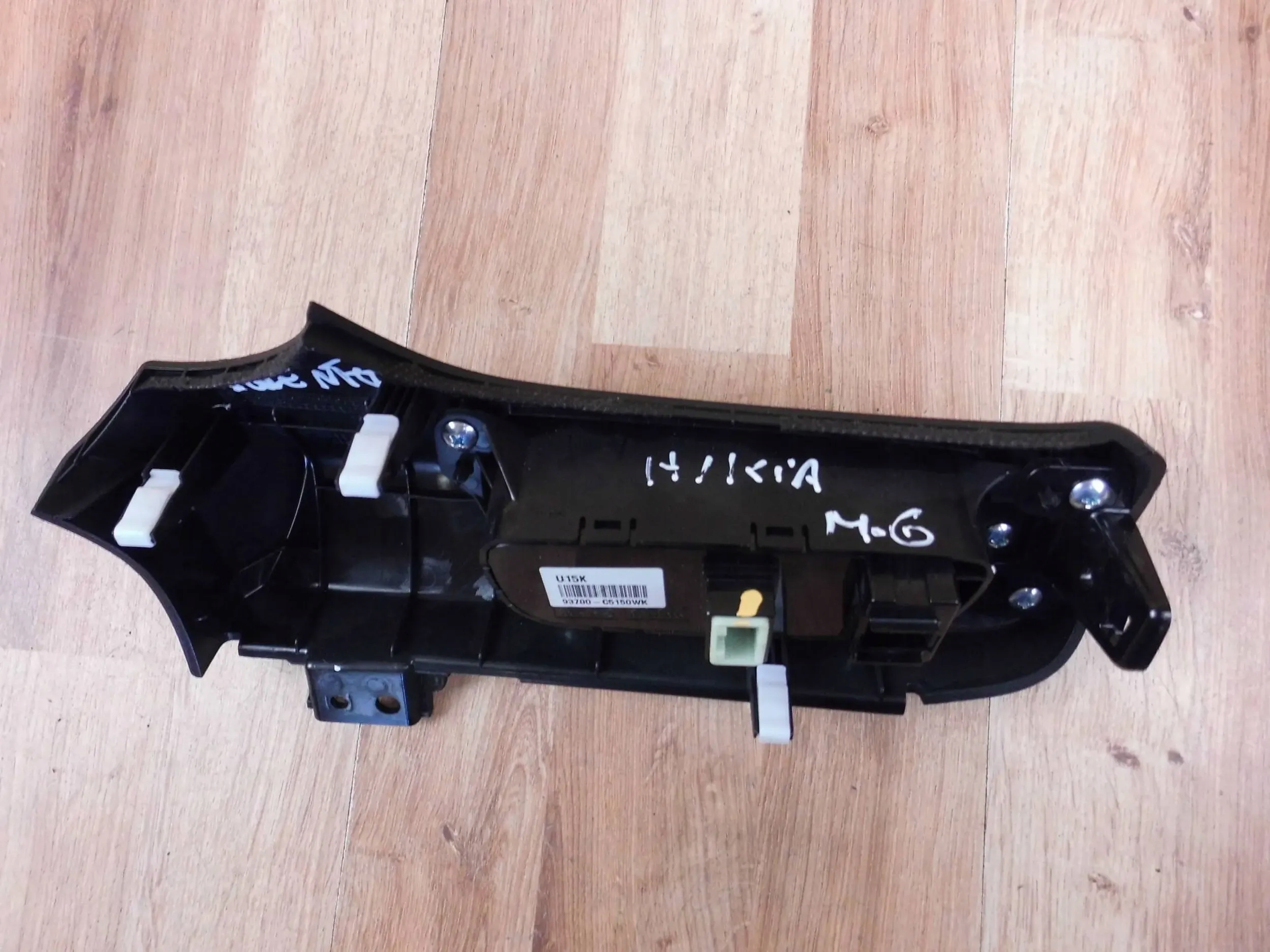 KIA Sorento III switch ESP martwego pola HUD 93700-C5150WK