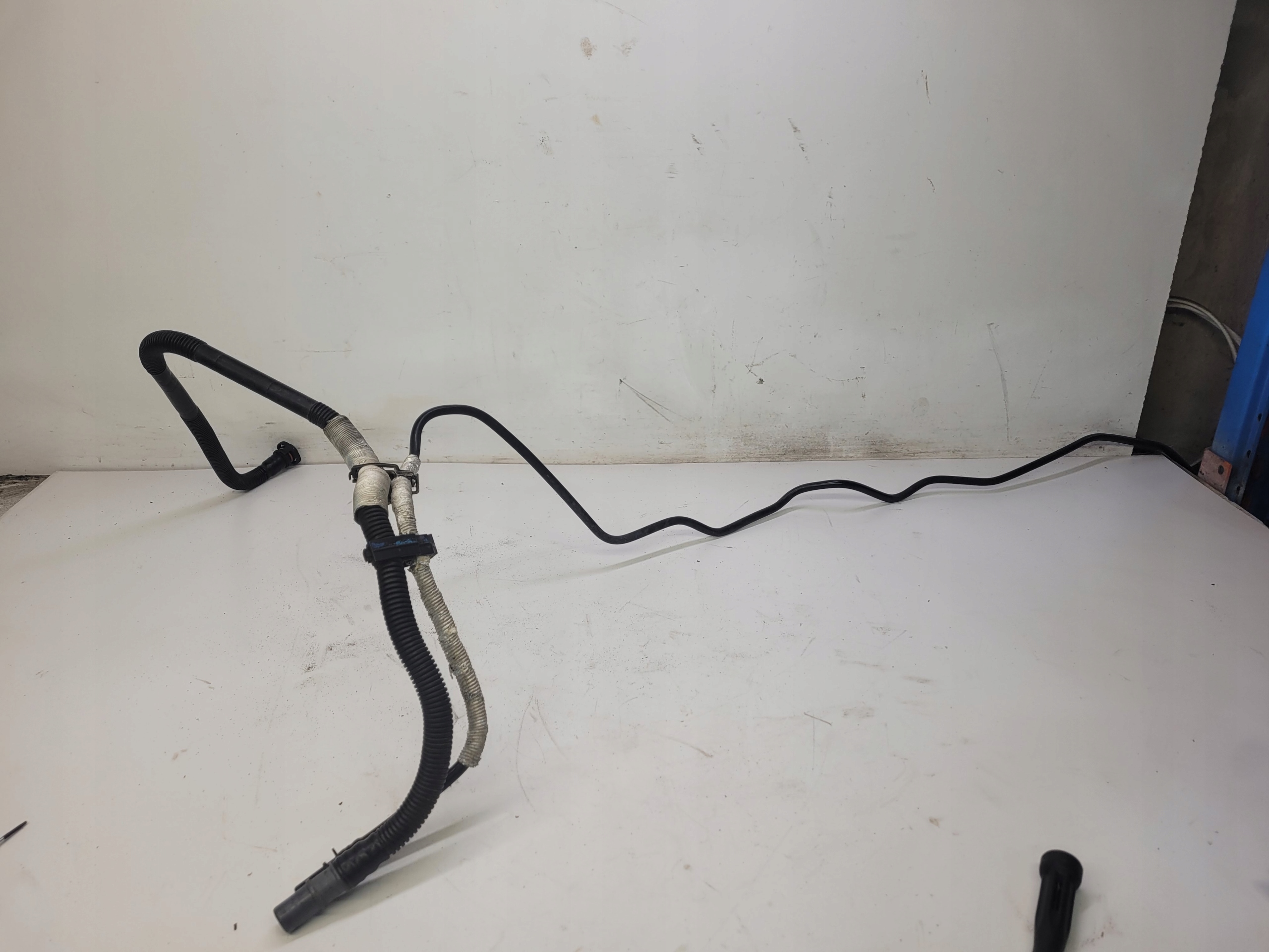 SCHLAUCH FILTER KOHLENSTOFF AUDI A4 B7 3.2 8E0201183BA