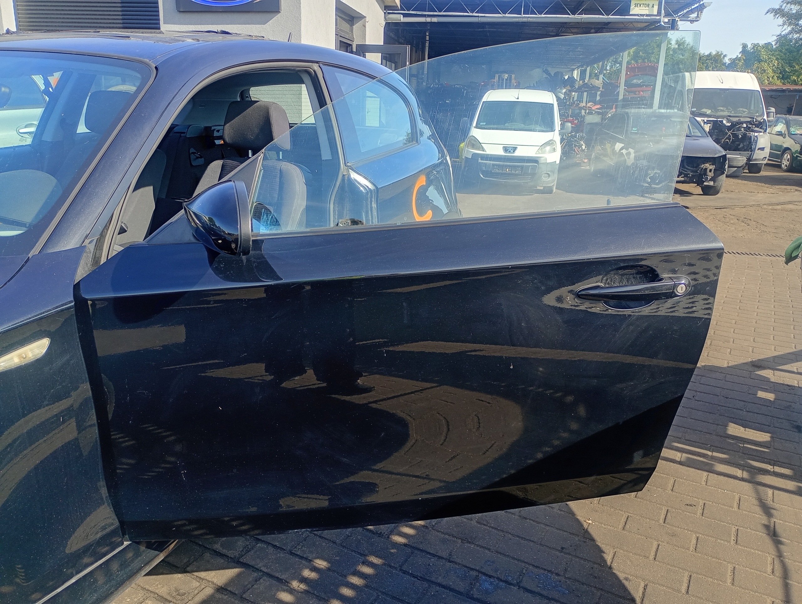door left front front BMW 1 and E81 07-11 kod lakieru 475