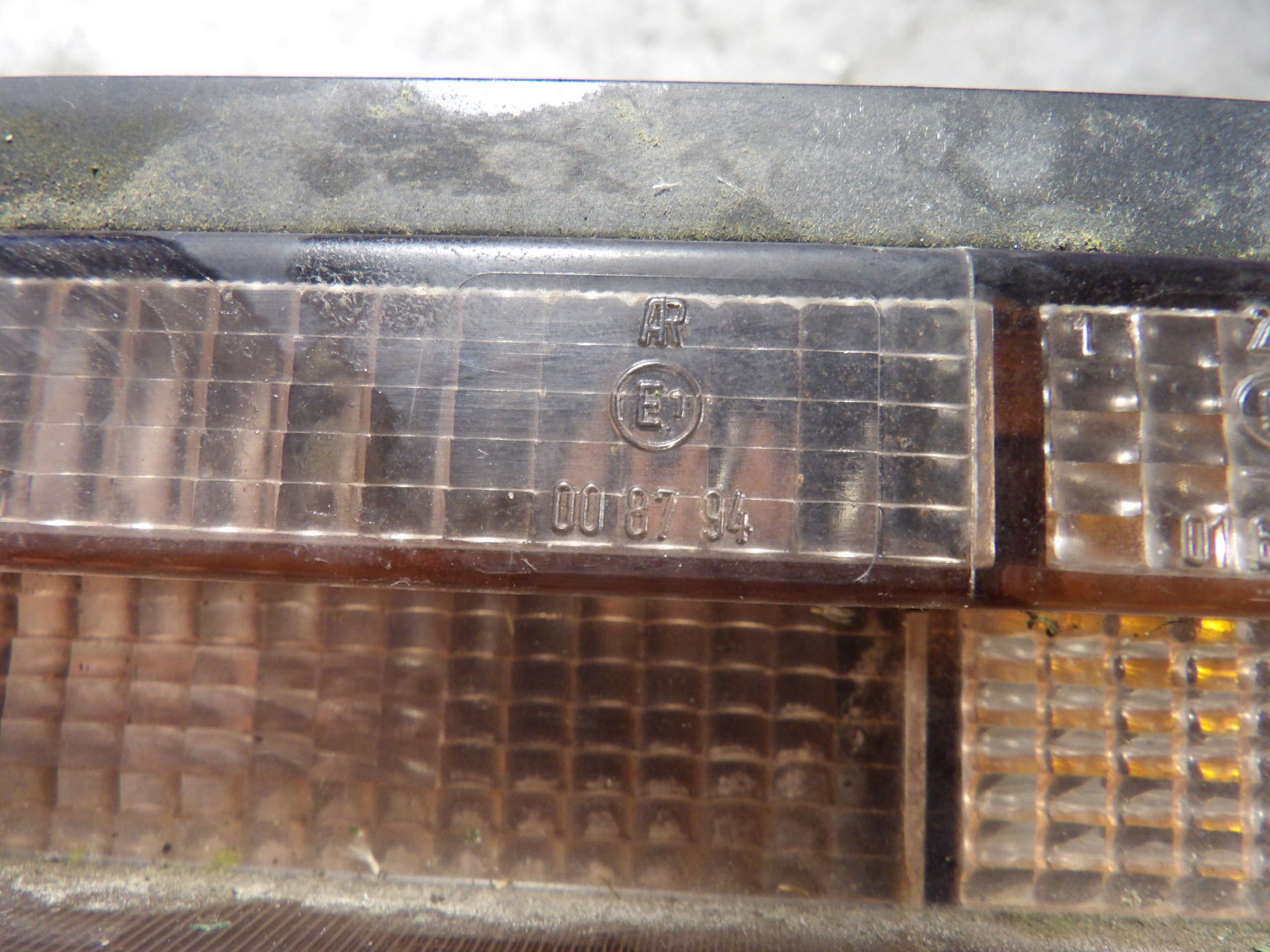 Mercedes 124 light rear right 2,2B 008794
