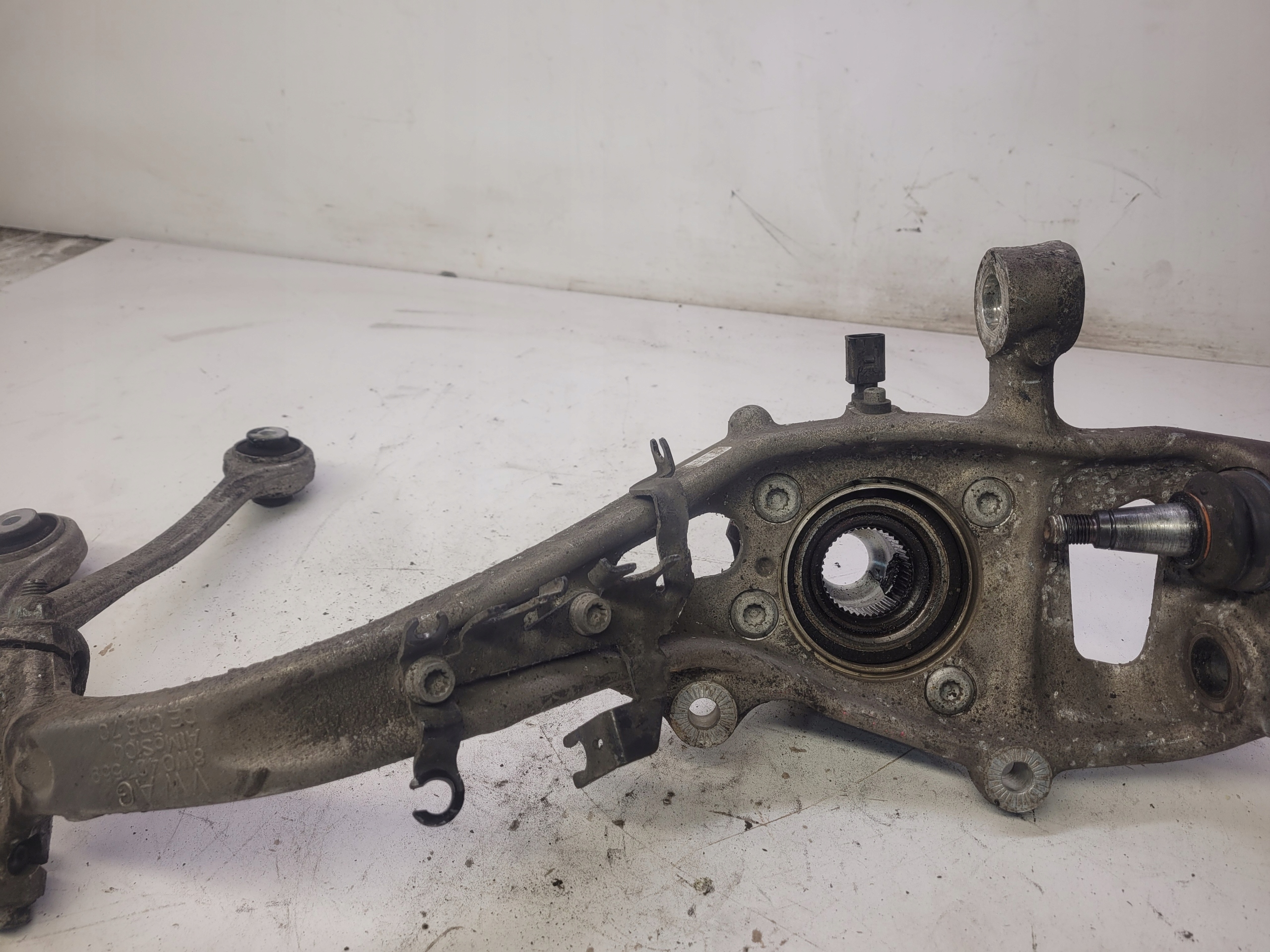 swing left front AUDI A4 B9 A5 Q5 8W0407559