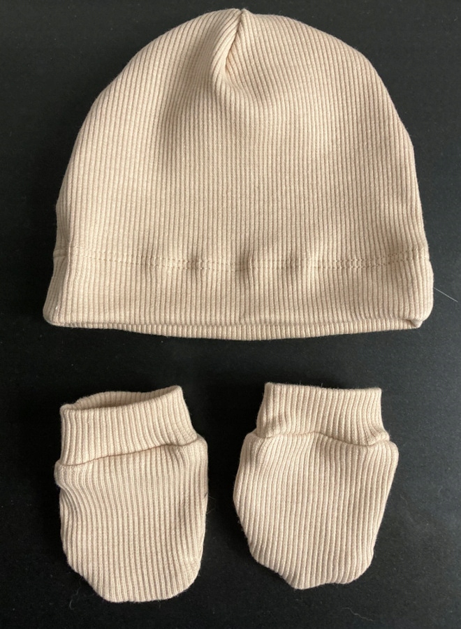 

Zestaw dla Noworodka czapka basic+łapki Polska