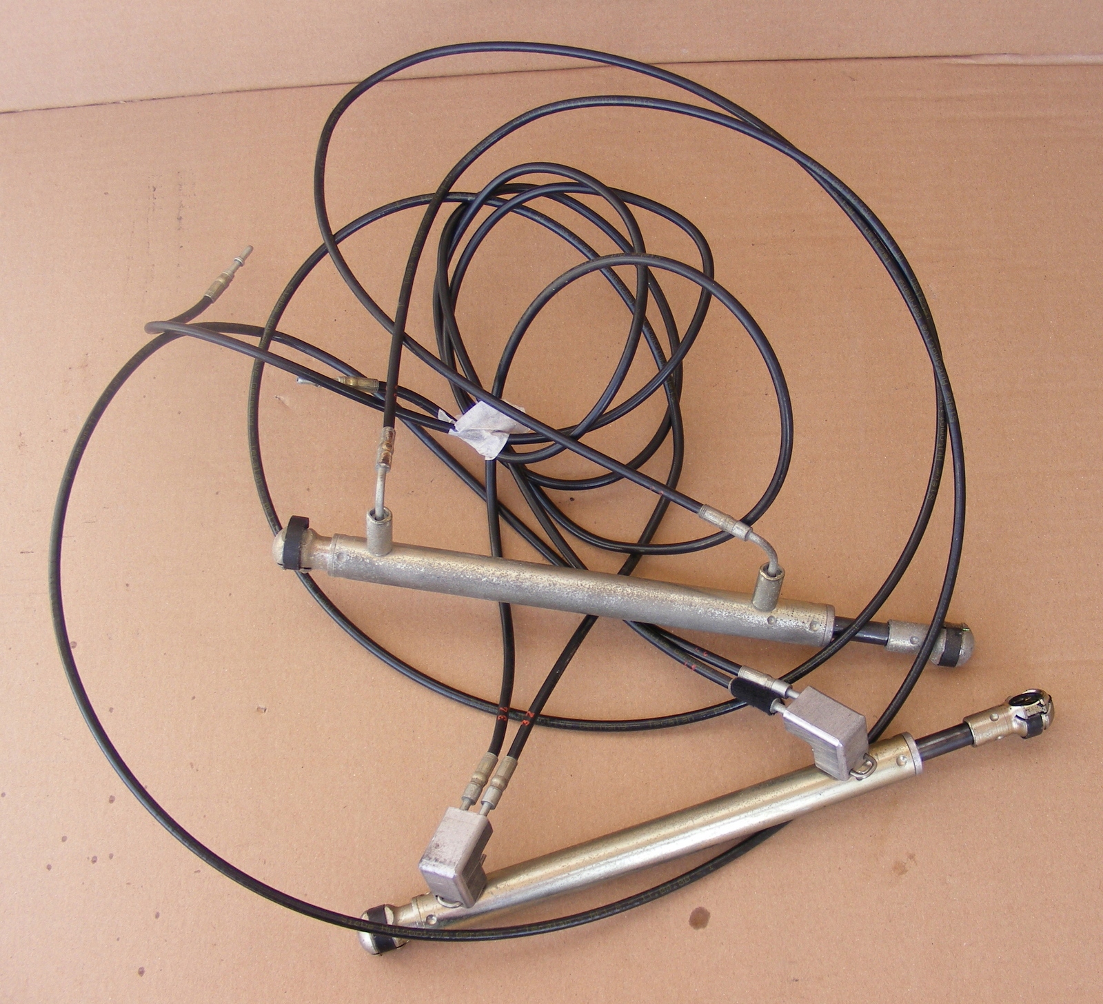 BMW E46 CABRIO PRZEWÓD SIŁOWNIK DACHU Nr 32 33 Producent części BMW OE