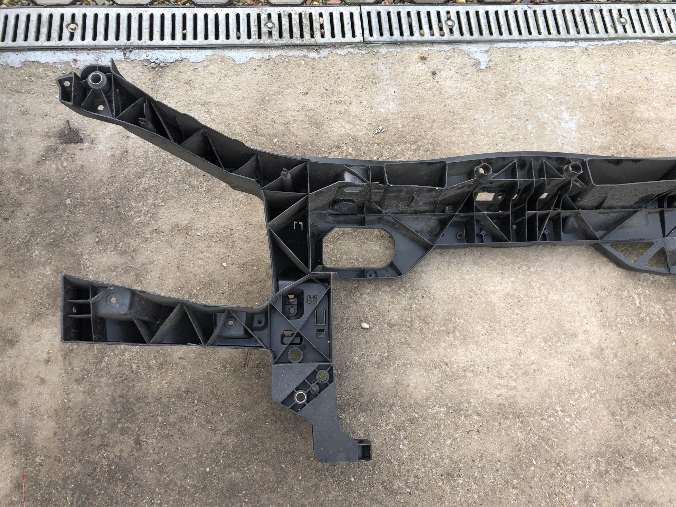 support panel for radiators front MERCEDES W910 A9108800500 without OKUCIA